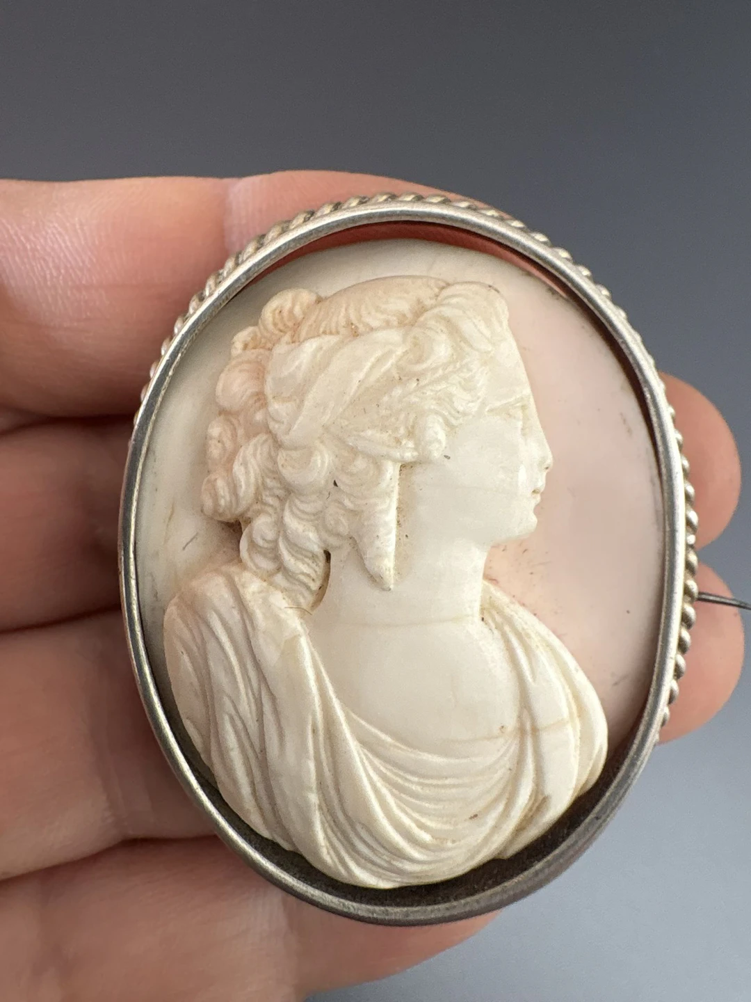Important camée coquille rose profil de romaine (4,5 cm x 3, - Lot 139