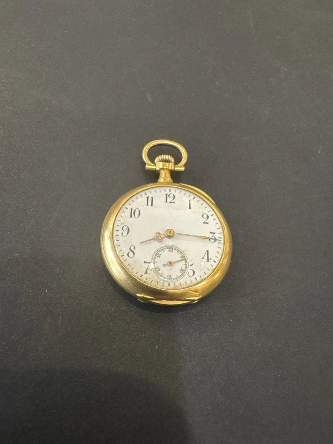 Montre gousset en or jaune 750°/°°. Boîtier ciselé au dos d' - Lot 9