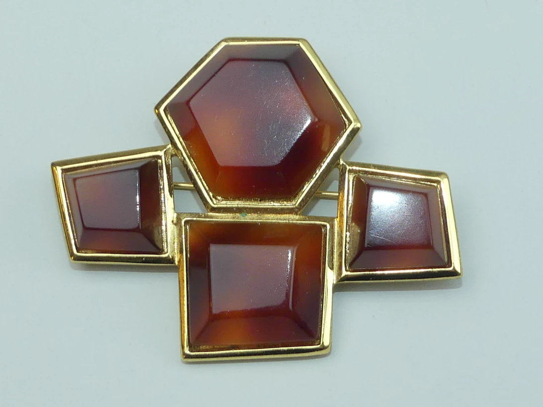 George RECH. Grande broche de forme moderniste. Signée. 7,5 - Lot 443