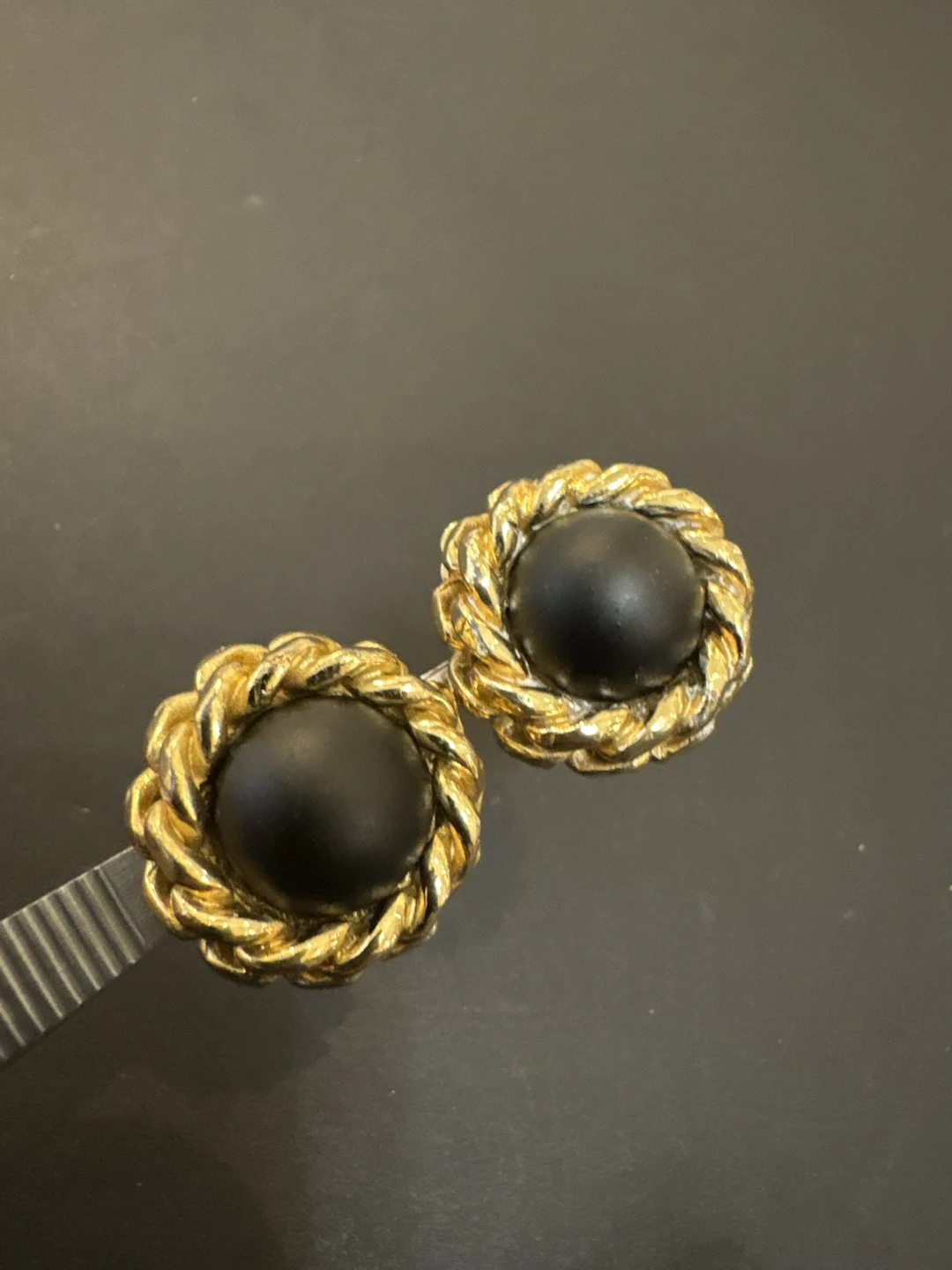 Grossé (henkel & Grossé fabriquant pour Dior) Paire de clip - Lot 120
