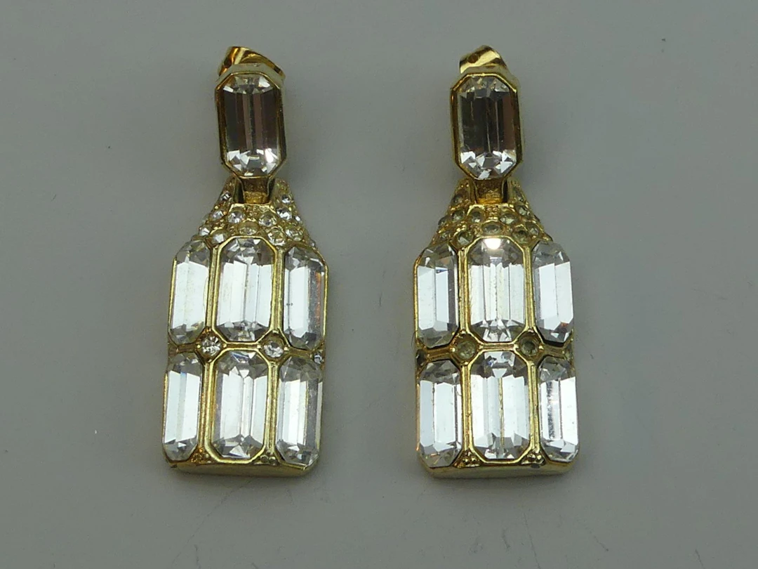 SPHINX. Paire de boucles d'oreilles vintage en métal doré se - Lot 432