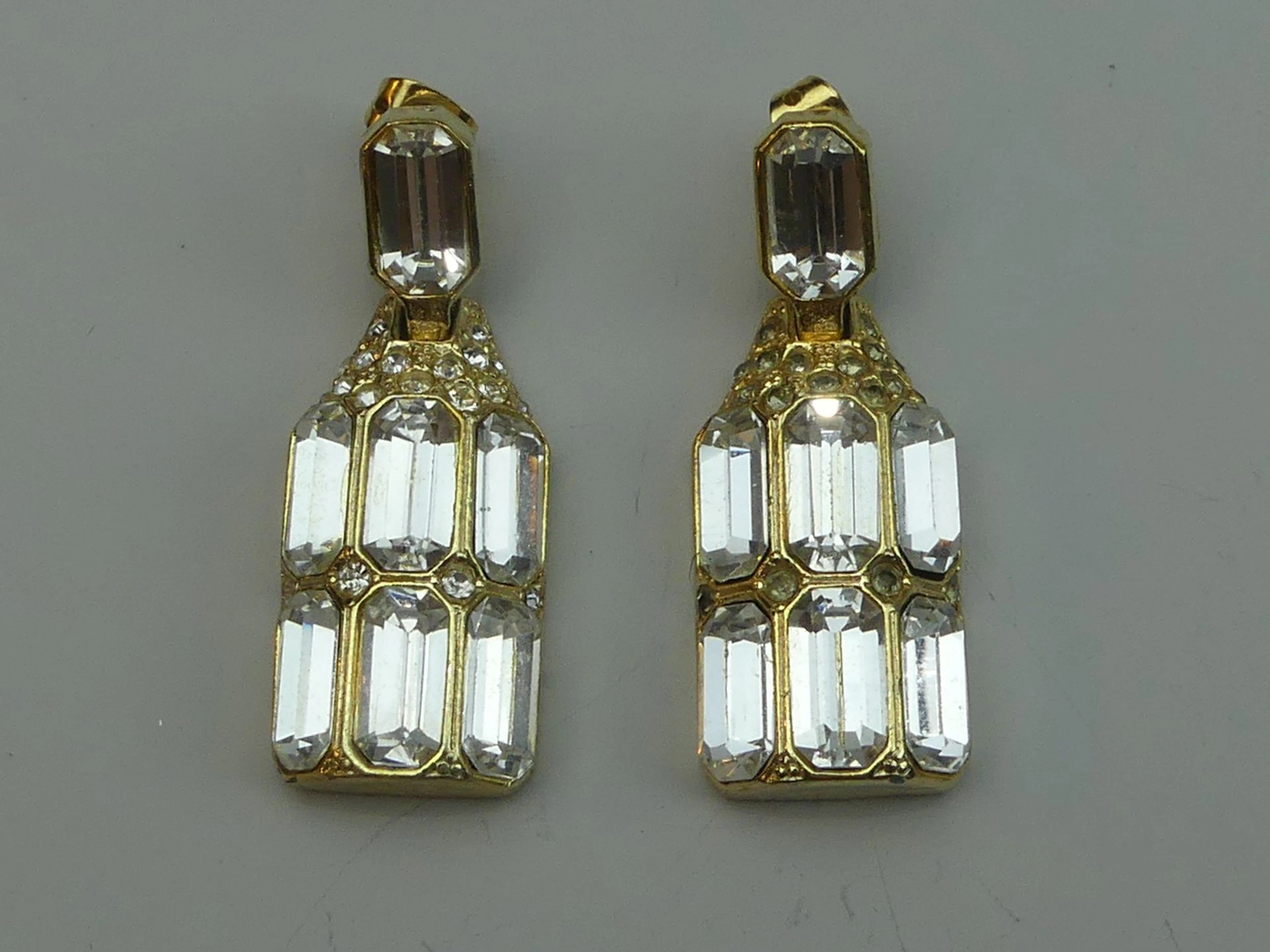 SPHINX. Paire de boucles d'oreilles vintage en métal doré se - Lot 432
