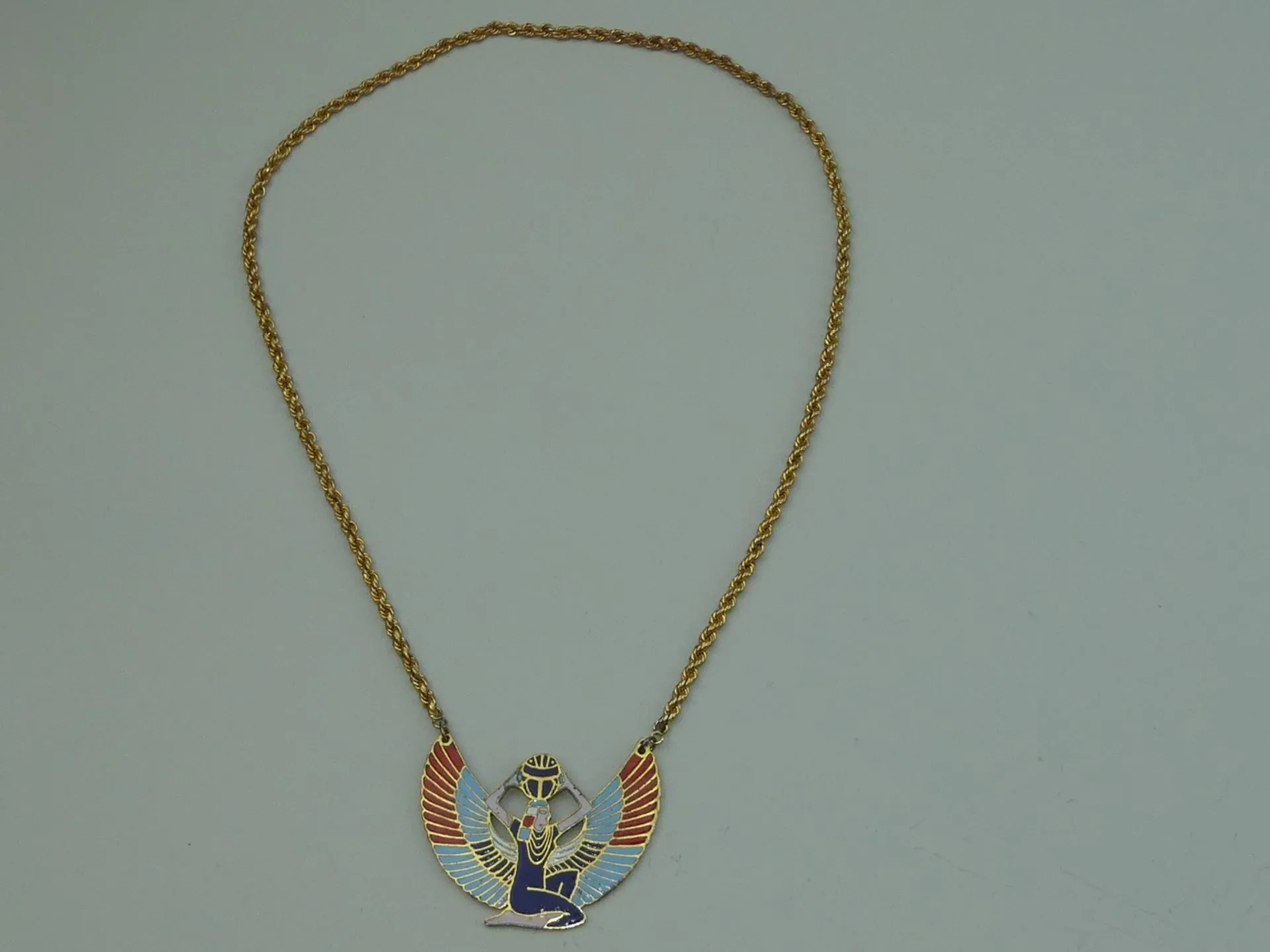 EGYPTOMANIA. Sautoir vintage de style Egyptomania retenant u - Lot 410