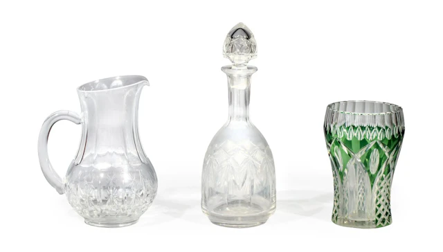 Lot en verre ou cristal comprenant un pichet à anse, une bou - Lot 269