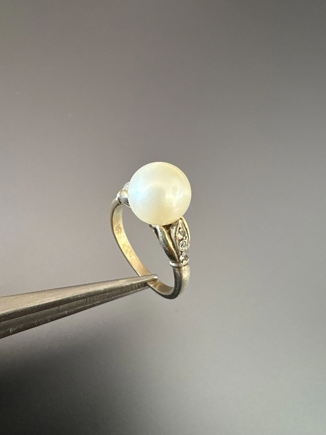 ART NOUVEAU. Bague Art Nouveau en argent doré l’anneau galbé - Lot 142