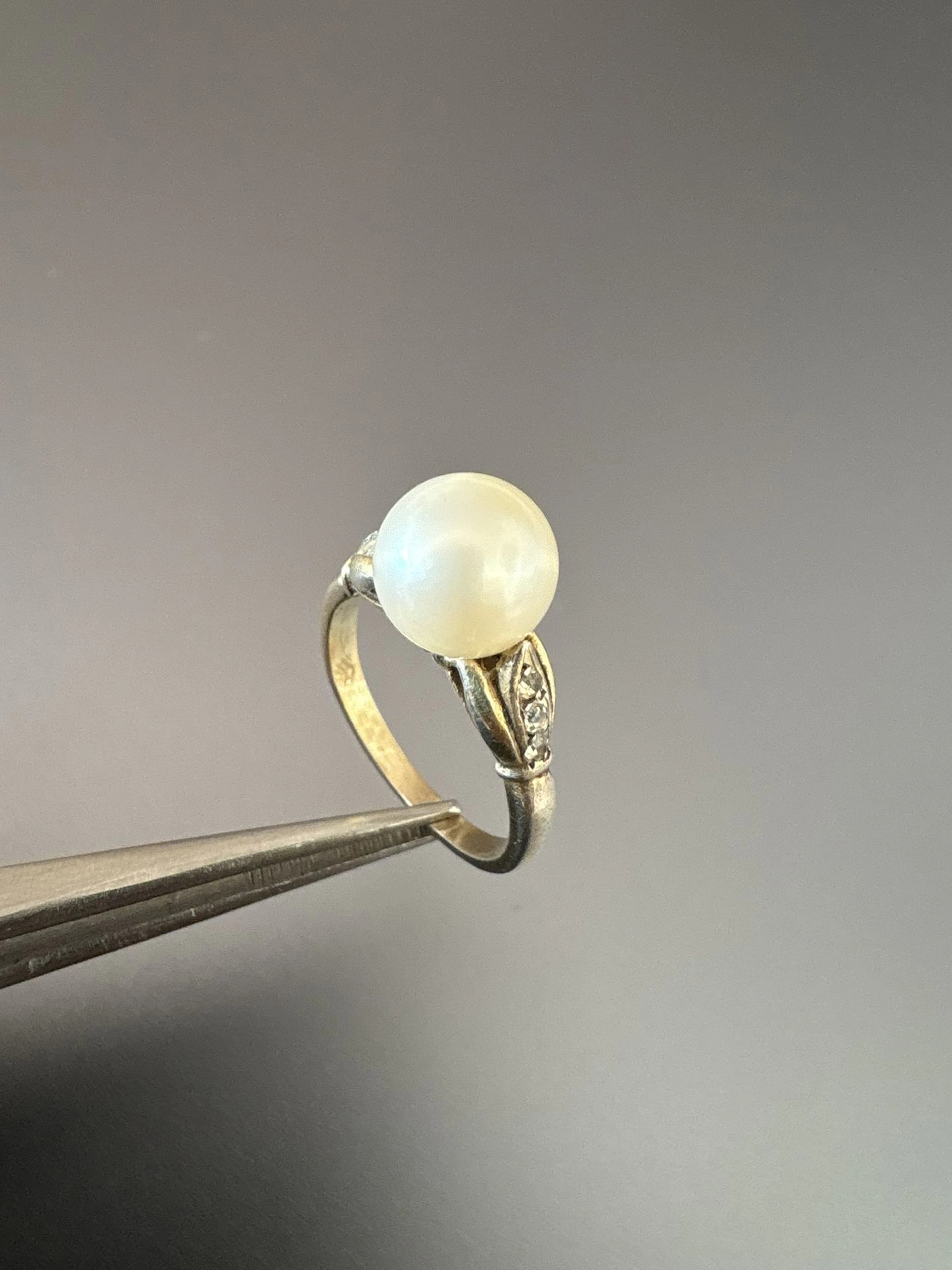 ART NOUVEAU. Bague Art Nouveau en argent doré l’anneau galbé - Lot 142