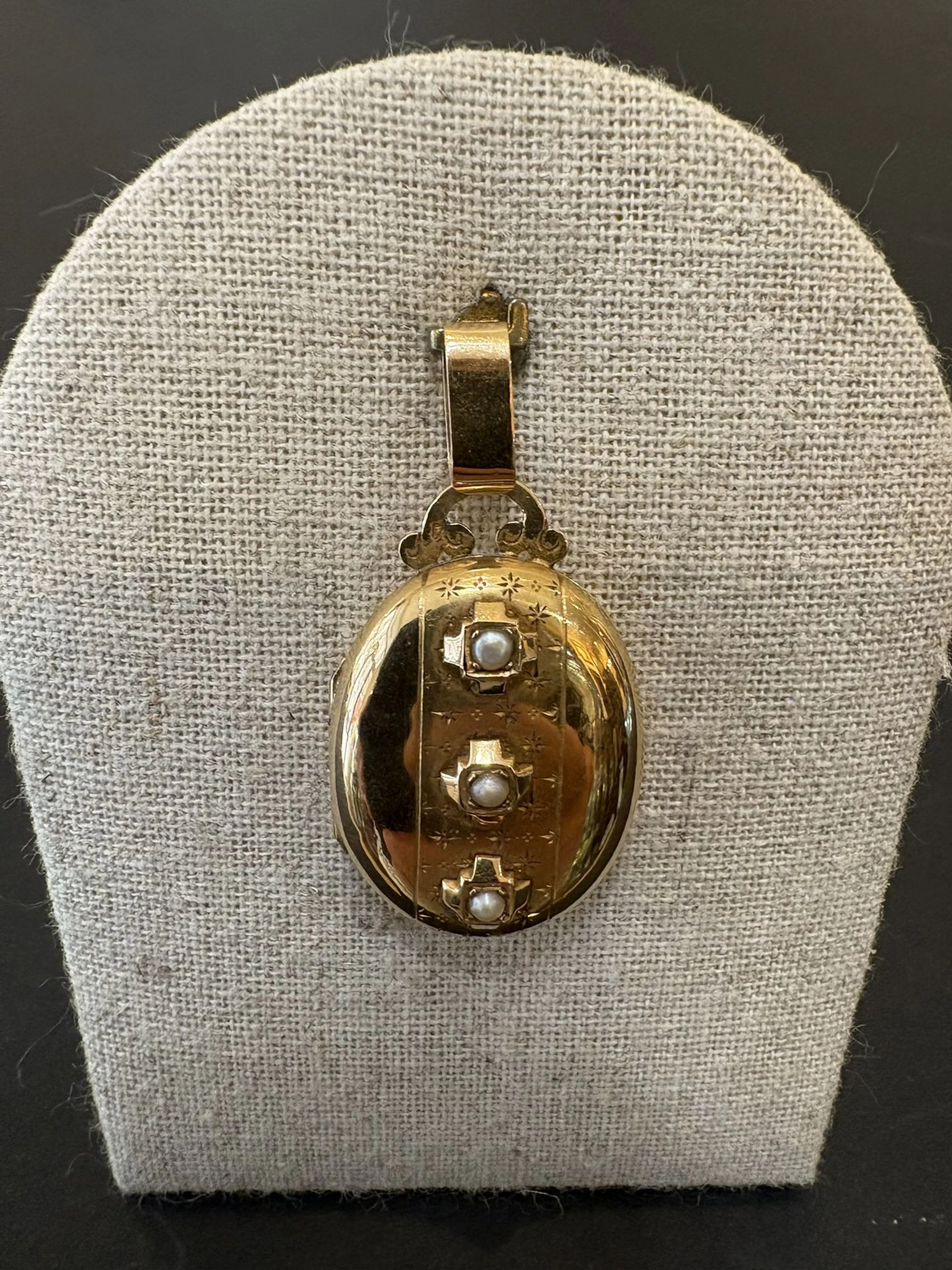 Pendentif porte souvenir en or jaune 750°/°° (Poinçon tête d - Lot 4