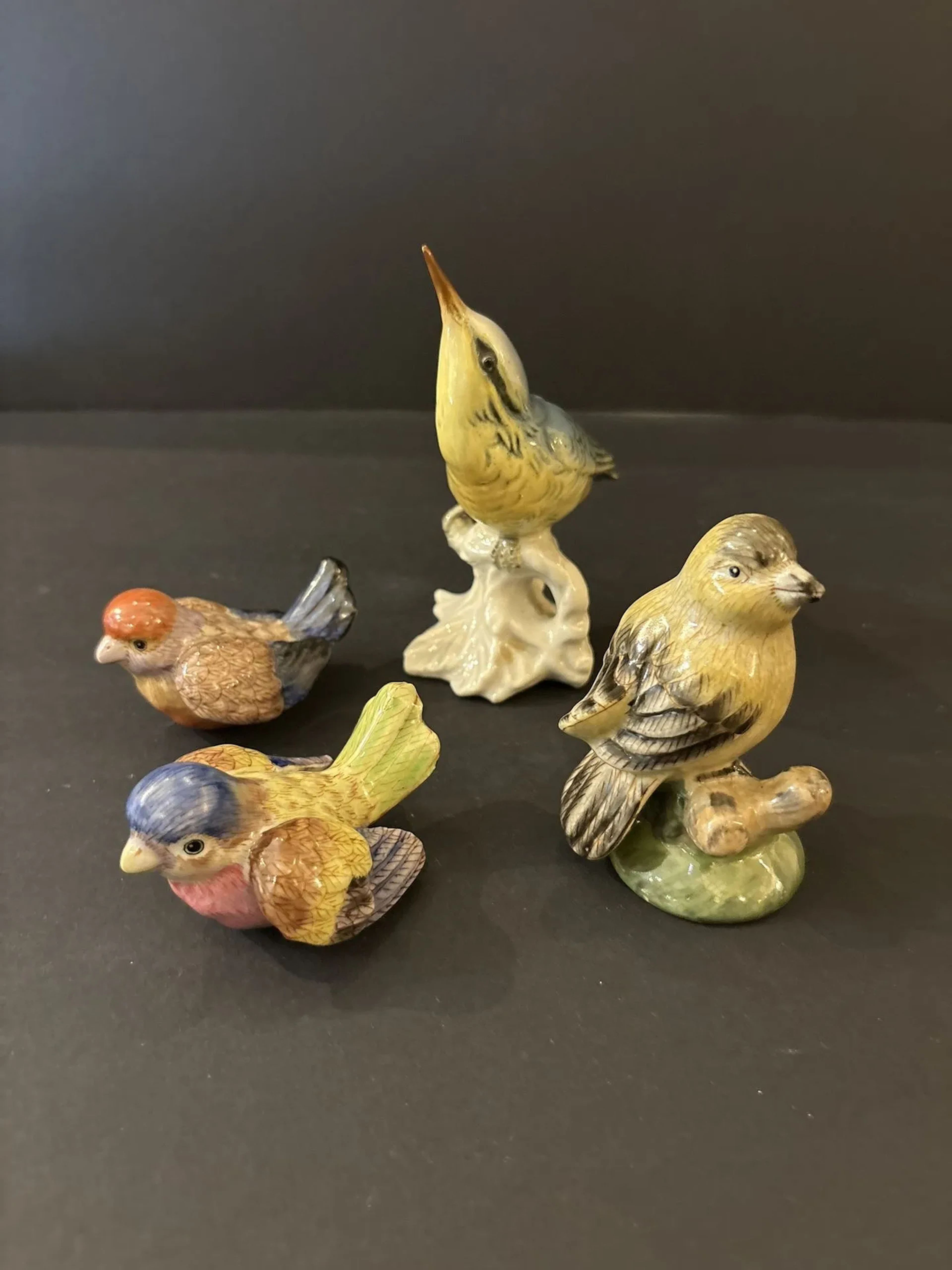 Lot de figurines d'oiseaux, comprenant : Un coucou en porcel - Lot 328