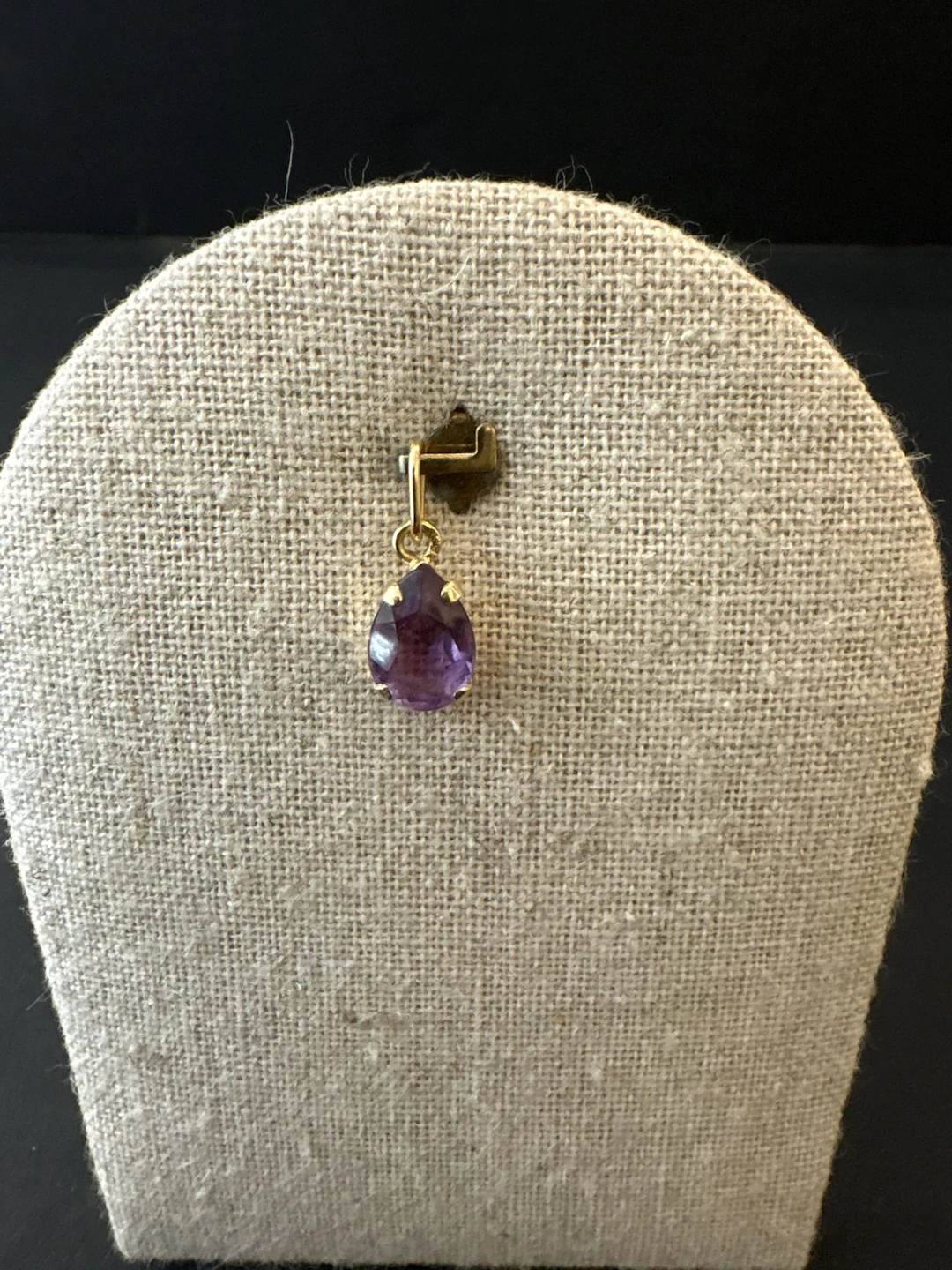 Pendentif en or 750°/°°, sortie d’une améthyste taillée en p - Lot 179