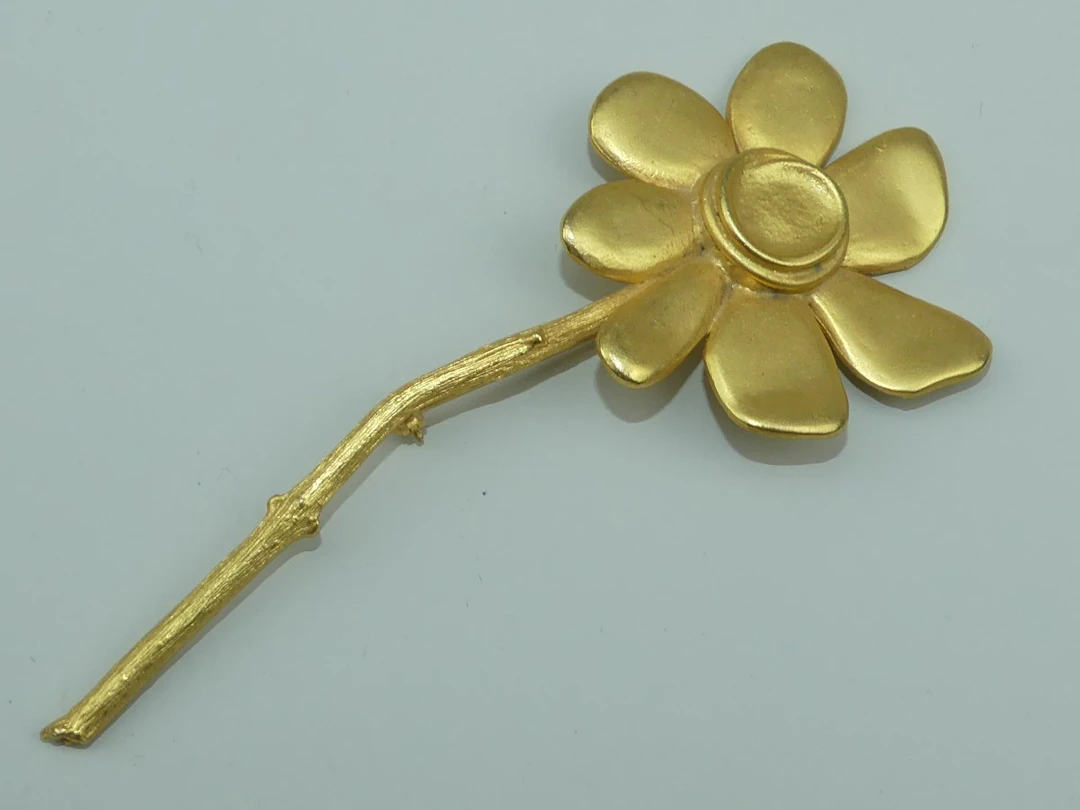 Didier THIEBAUD Paris. Grande broche fleur, signée. Etat neu - Lot 424