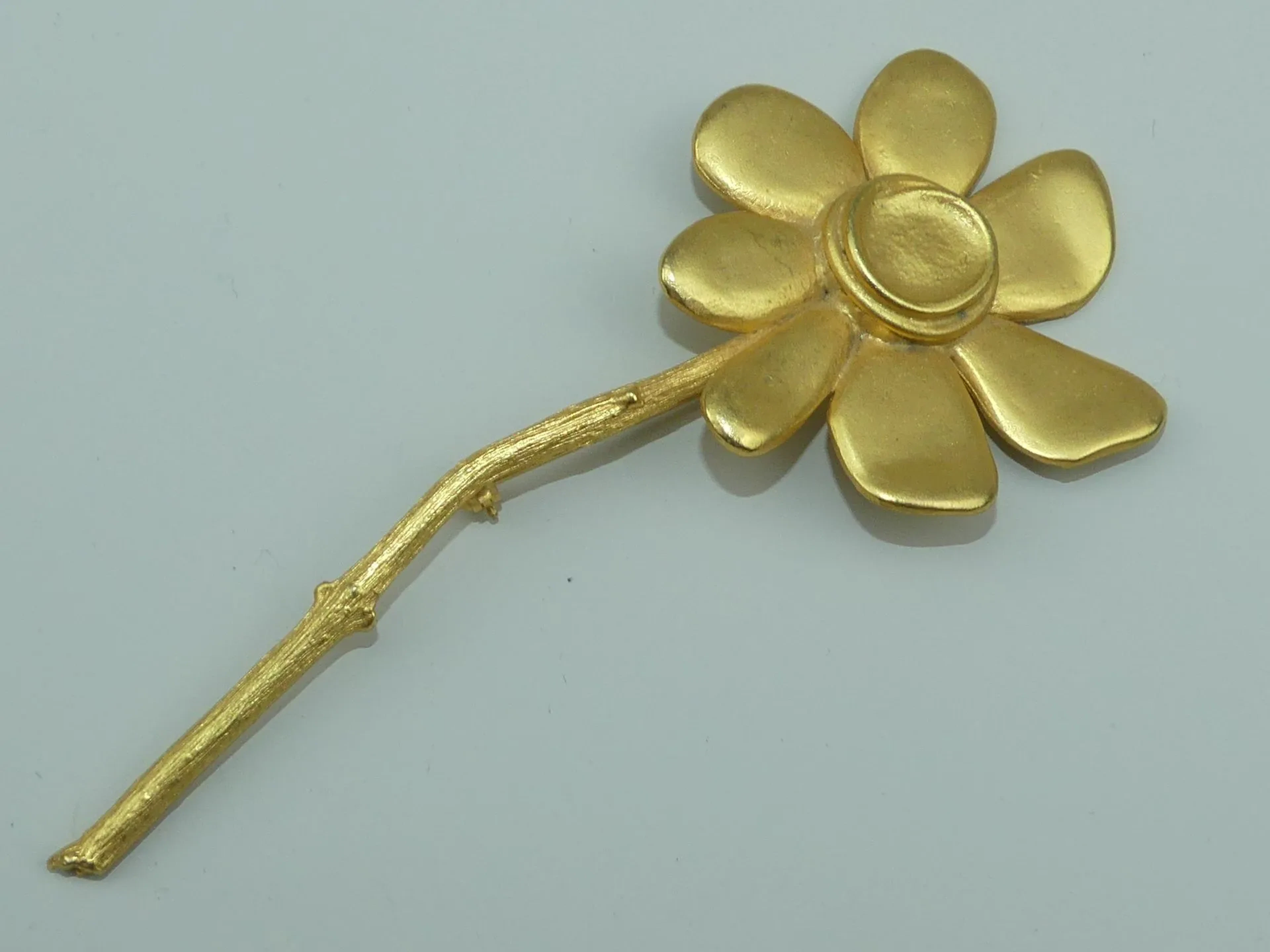 Didier THIEBAUD Paris. Grande broche fleur, signée. Etat neu - Lot 424