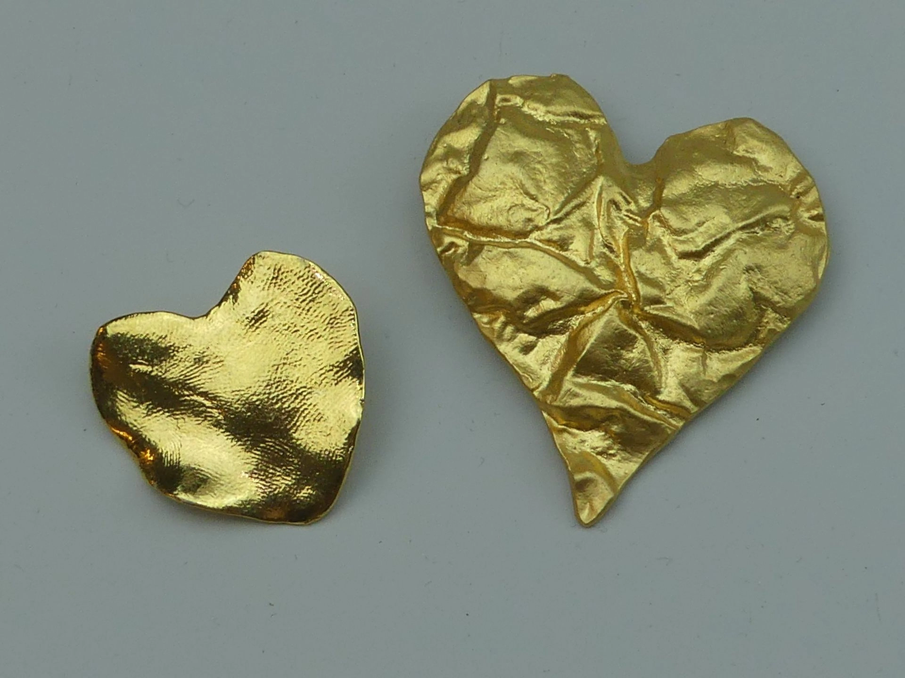 CECILE JEANNE – DOLCE VITA. Pendentif coeur et broche coeur. - Lot 349