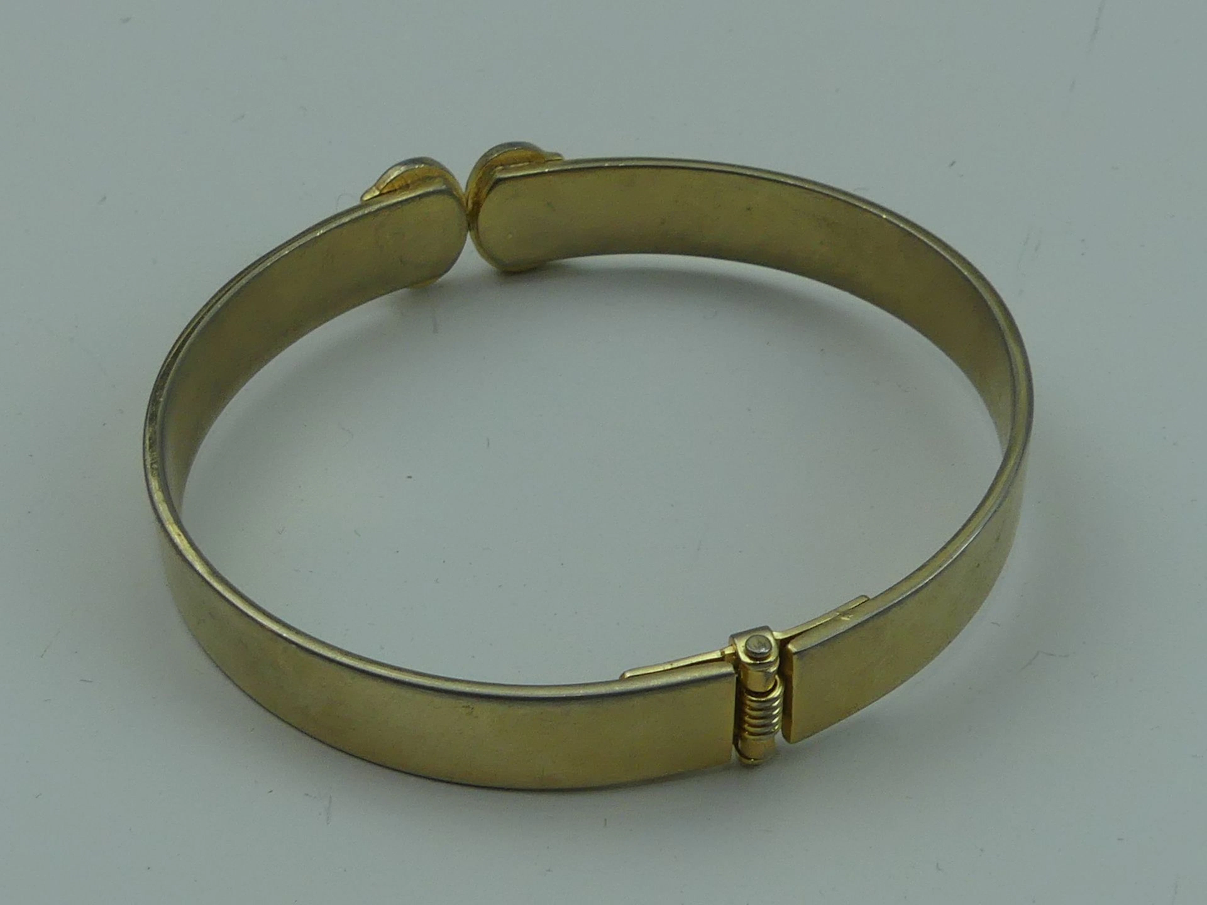 CHANEL (dans le goût de). Bracelet aux deux C avec strass en - Lot 353