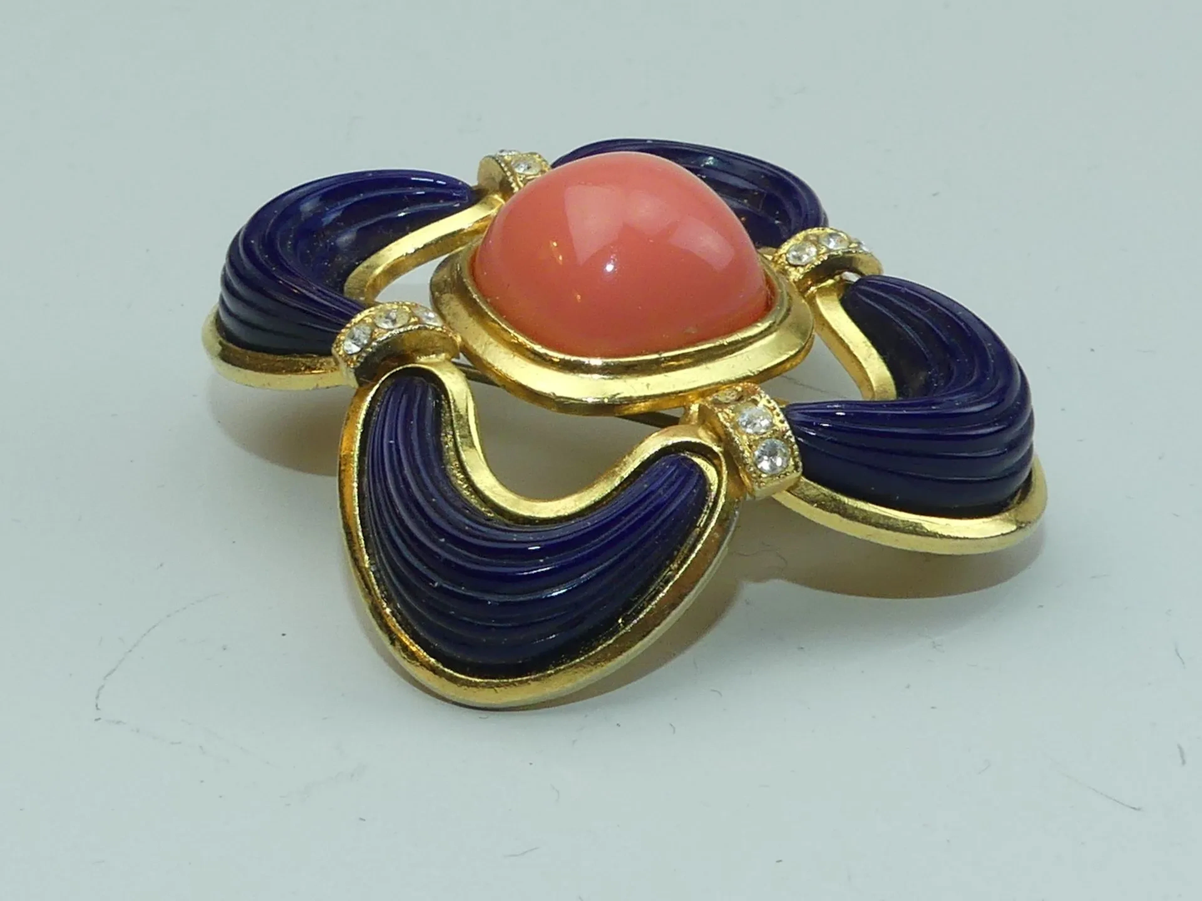 VAN CLEEF & ARPELS (dans le goût de). Broche vintage en méta - Lot 355