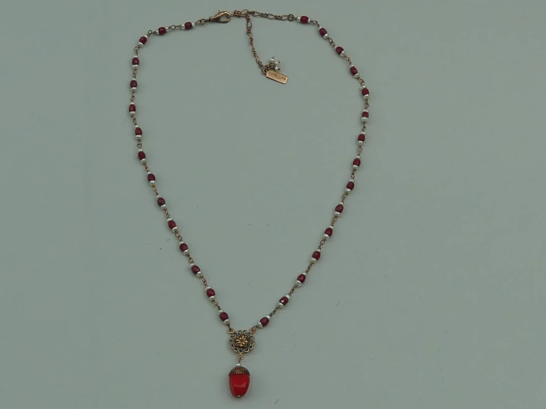 SATELLITE. Collier orné de perles baroques encadrant des per - Lot 386