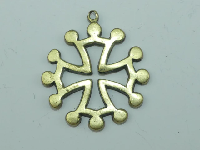 Maurice BUFFET. Pendentif en bronze en forme de croix de Mal - Lot 415