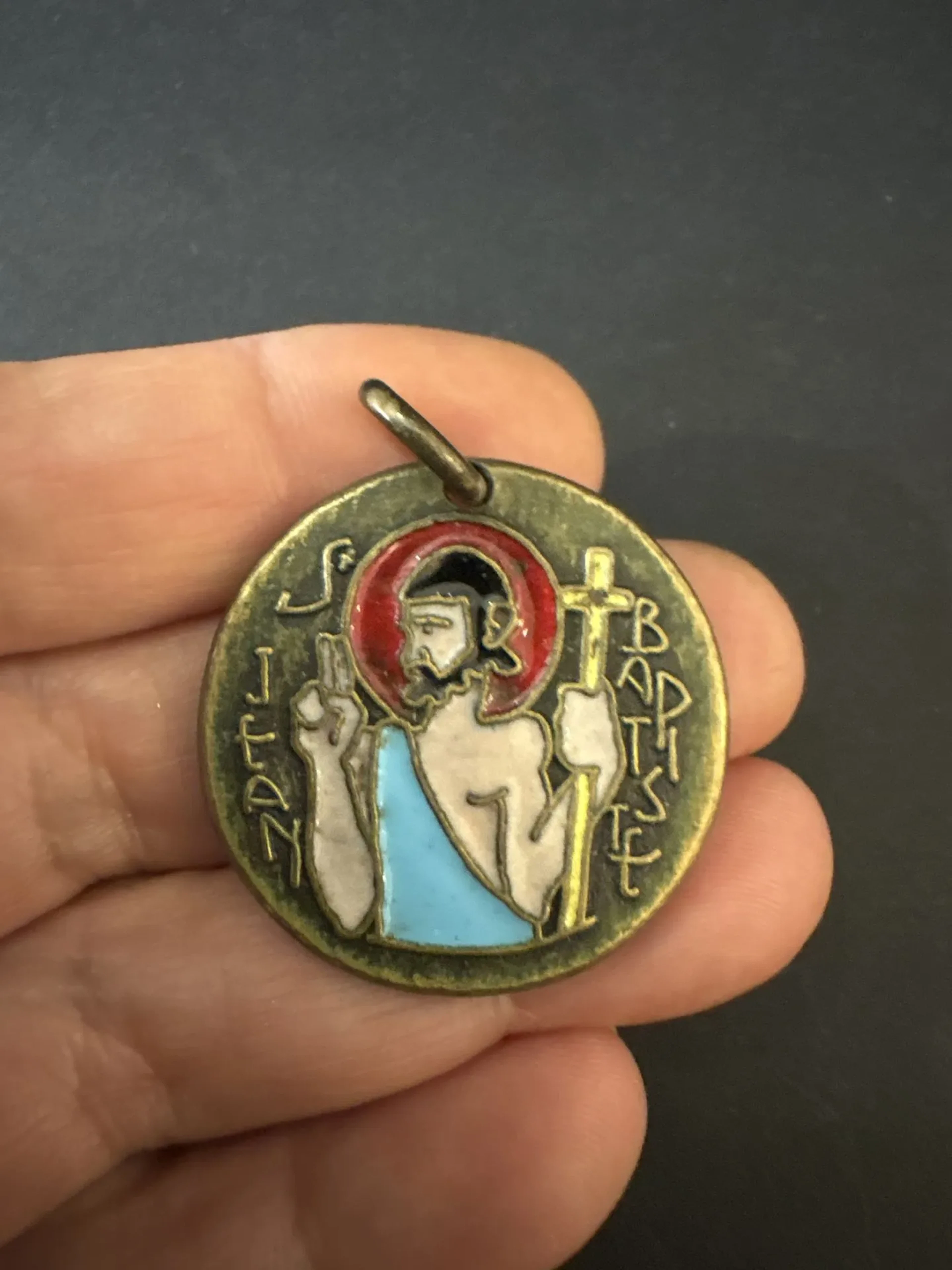 Médaille religieuse en bronze et émail cloisonné, représenta - Lot 99