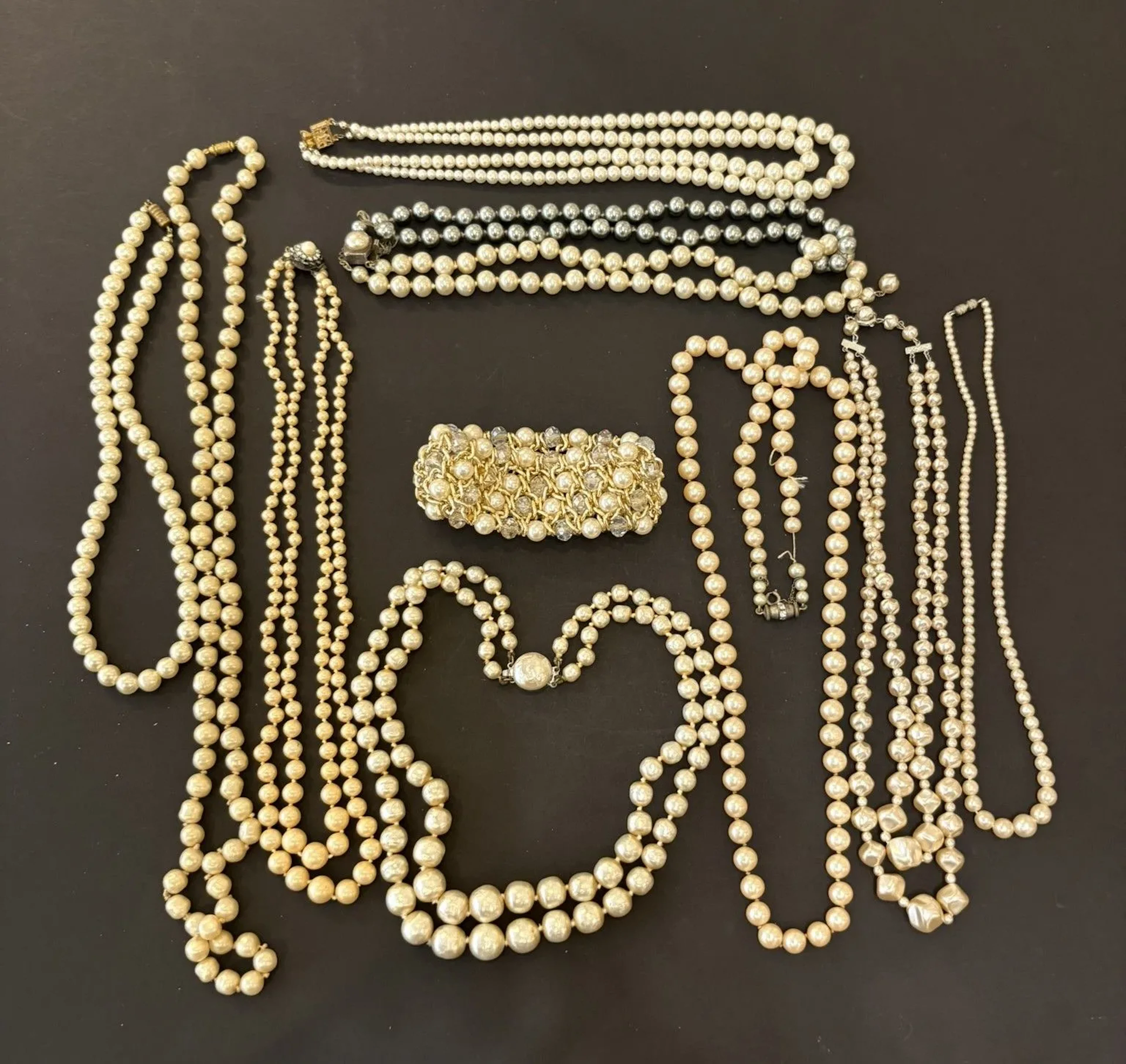 Lot de colliers et bracelet en perles fantaisie et métal. Qu - Lot 90