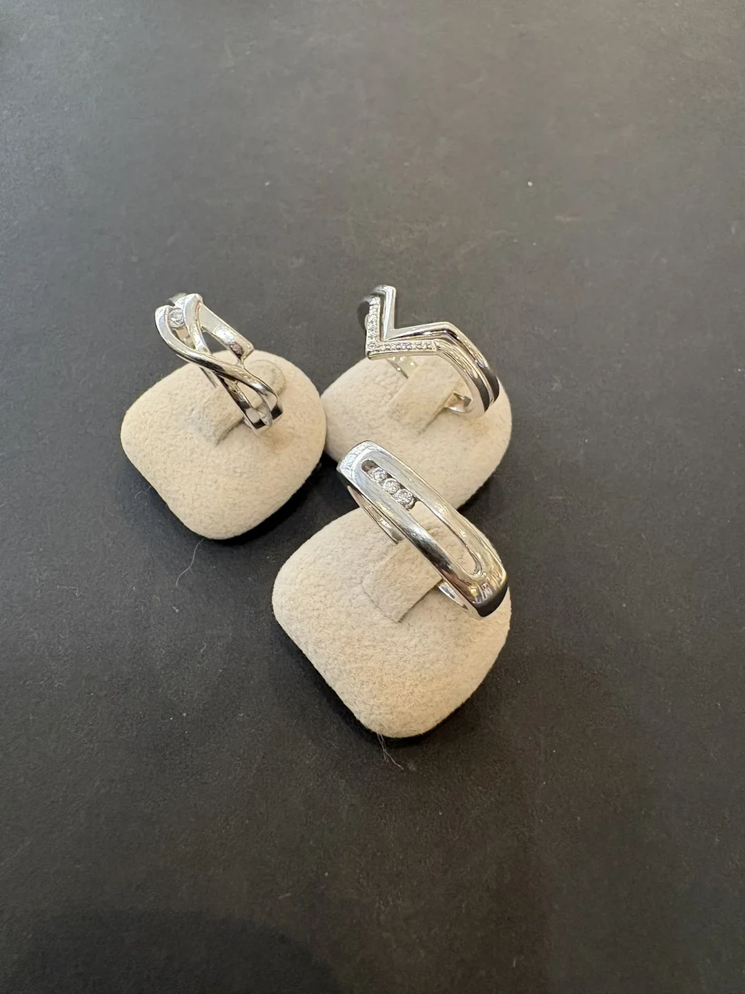 Trois bagues en argent 925°/°° et pierres. Tailles : 53-54. - Lot 81