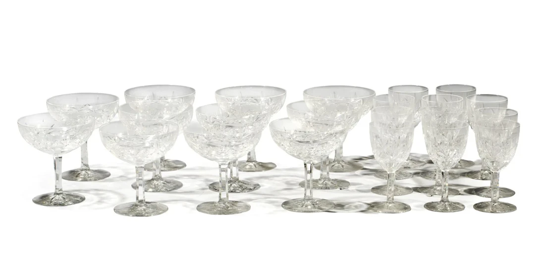 Partie de service de table comprenant 11 coupes à champagne - Lot 267