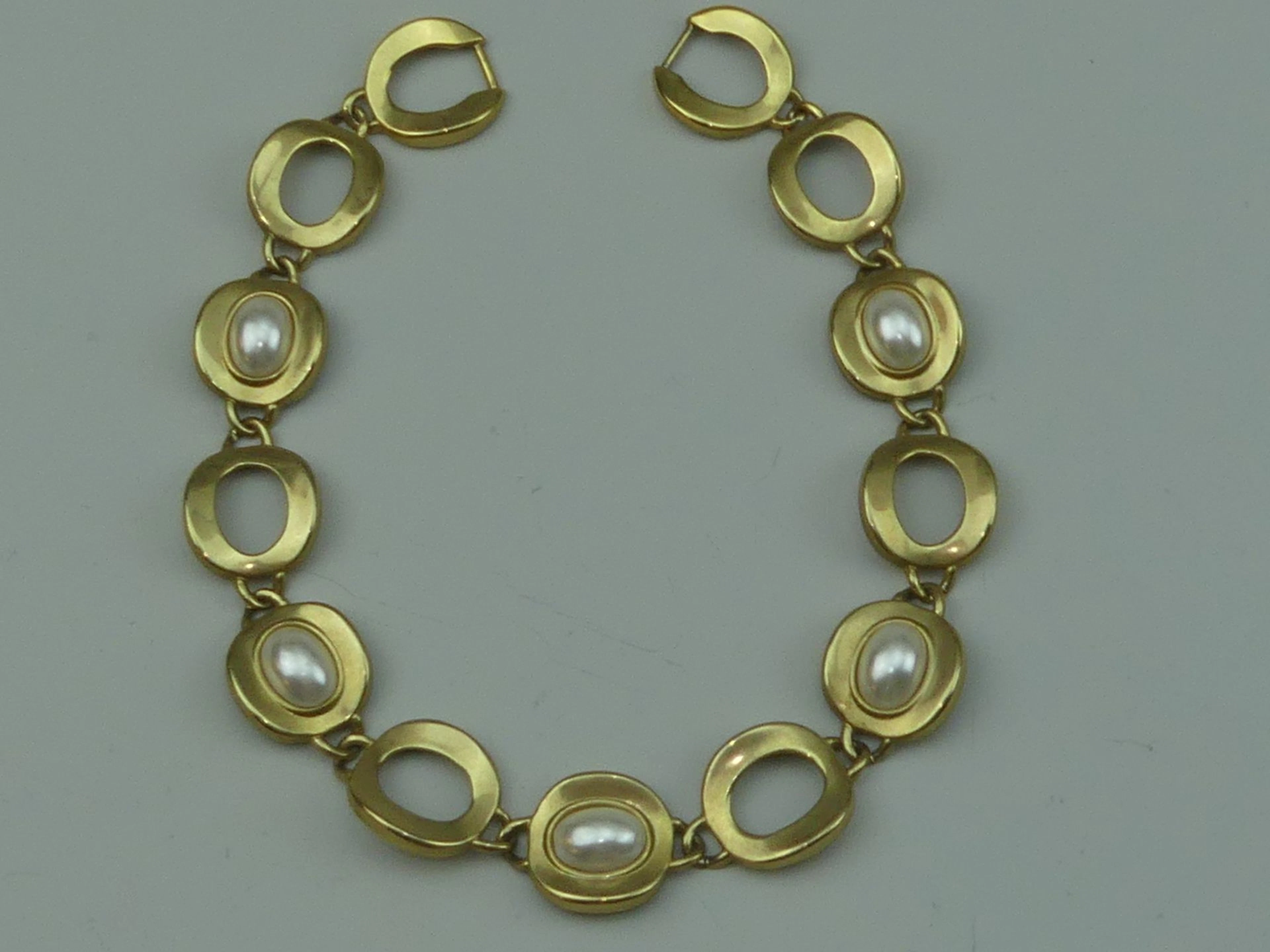 CHANEL (dans le goût de). Collier en métal doré à gros maill - Lot 399