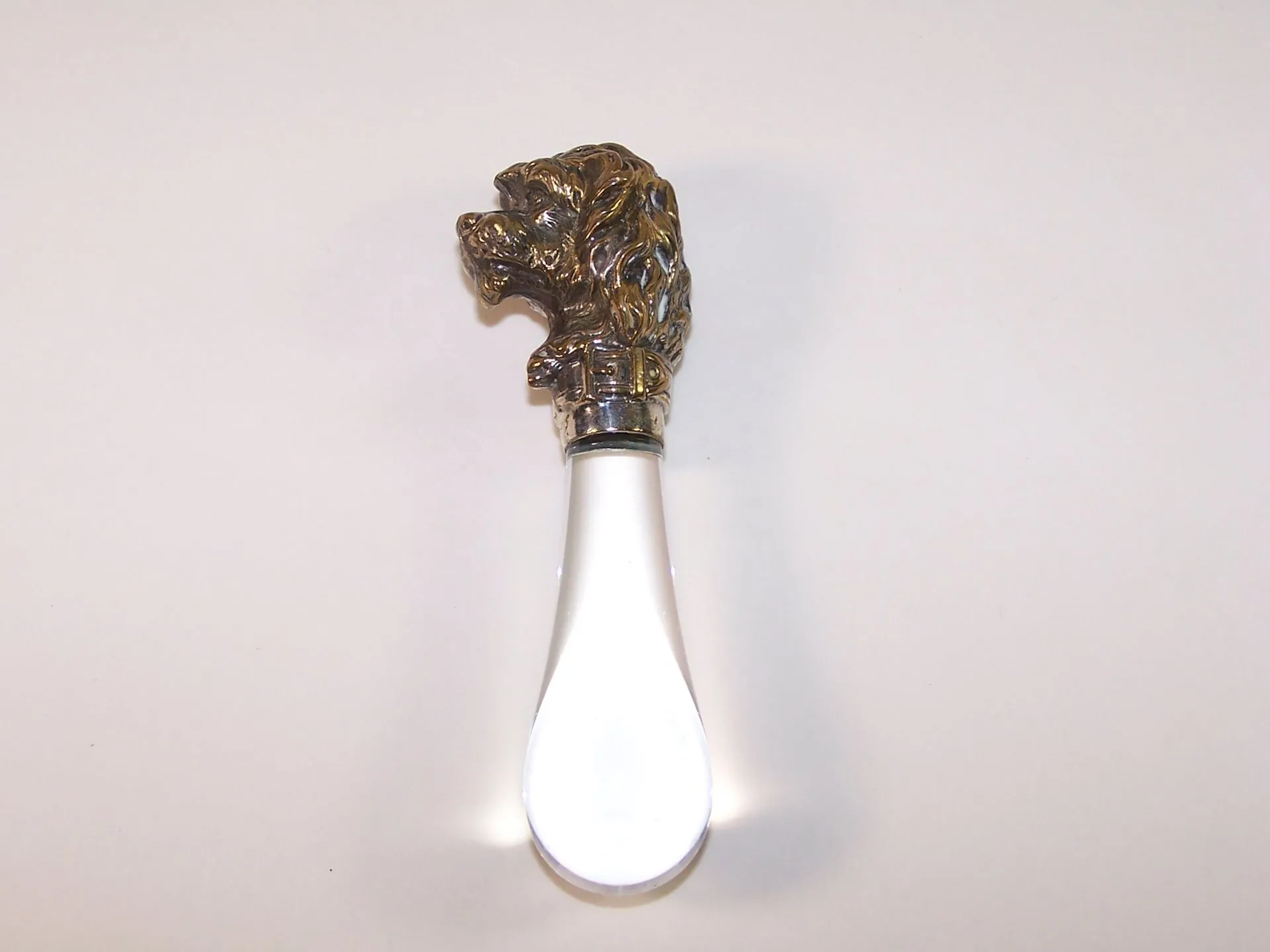 Curieux et amusant pilon en cristal à prise en forme de tête - Lot 479