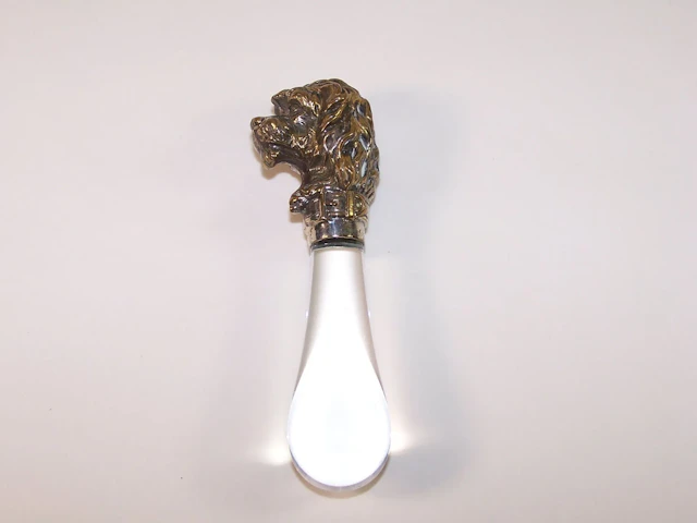 Curieux et amusant pilon en cristal à prise en forme de tête - Lot 479