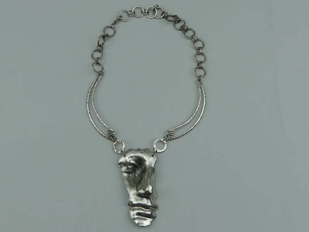 SURREALISME. Collier de créateur d'inspiration surréaliste o - Lot 461