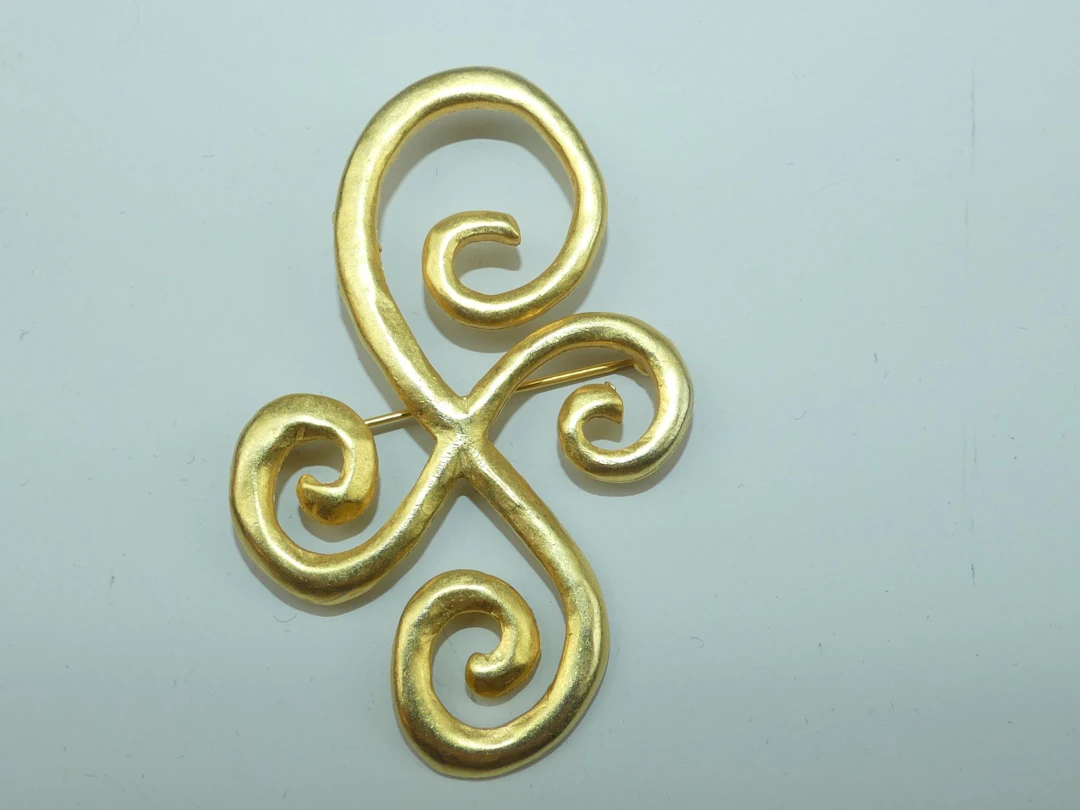 Paloma PICASSO. Broche Tentation en métal doré. Signée - Lot 362