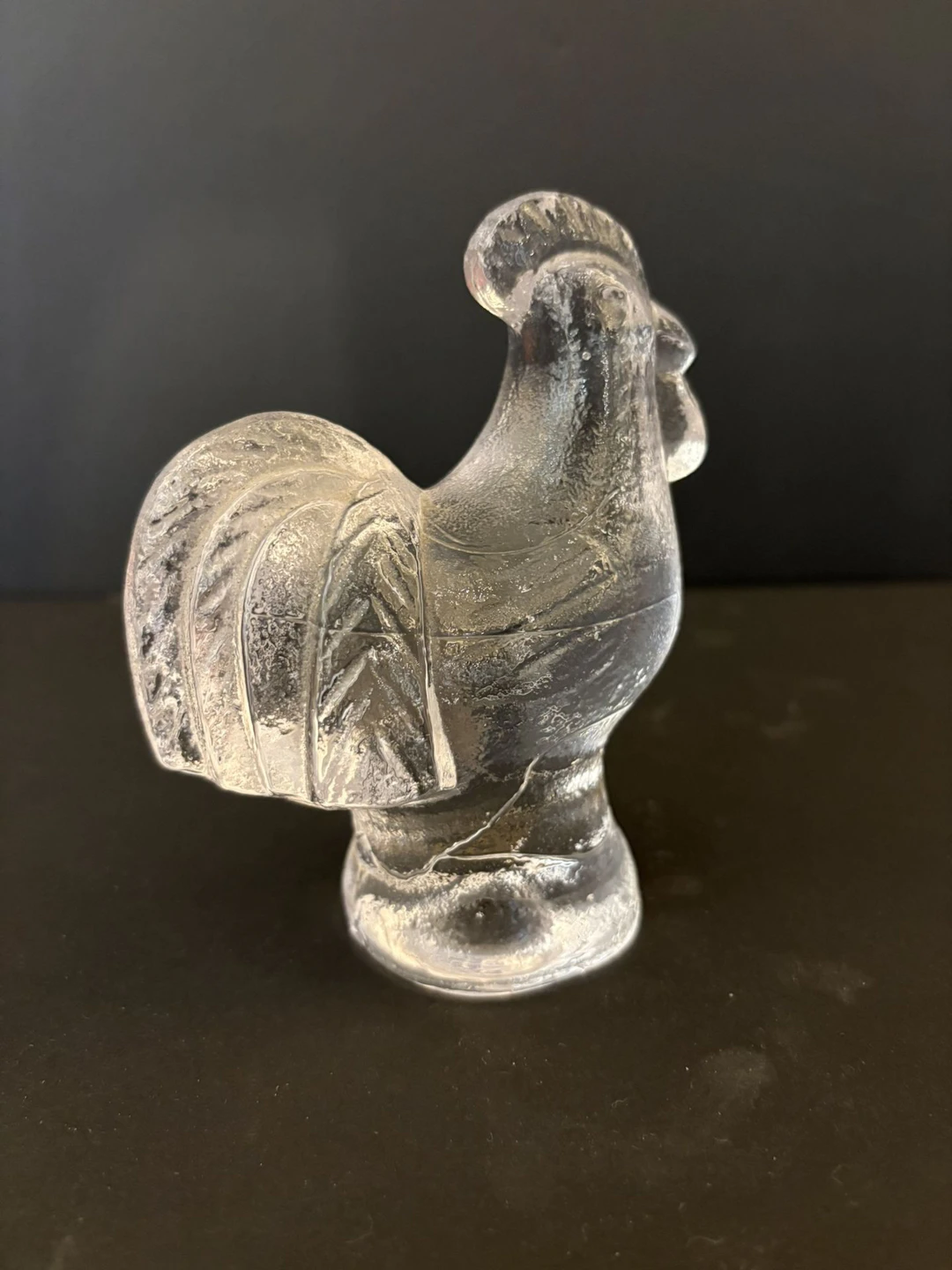 CHRISTER SJOGREN. Coq en verre moule texture crée pour la ve - Lot 273