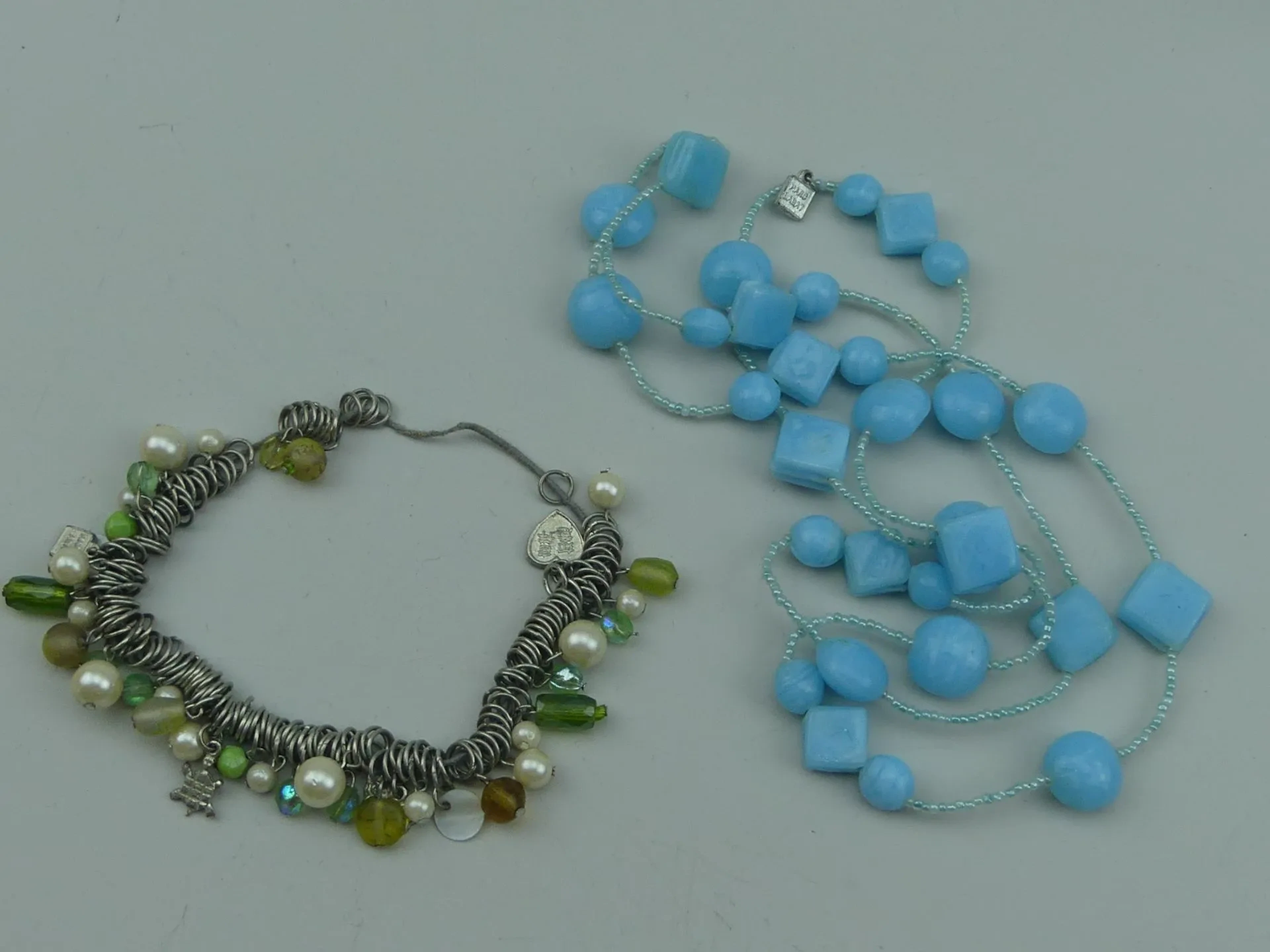 Marc LABAT. Sautoir et bracelet orné de perles de verre et p - Lot 382