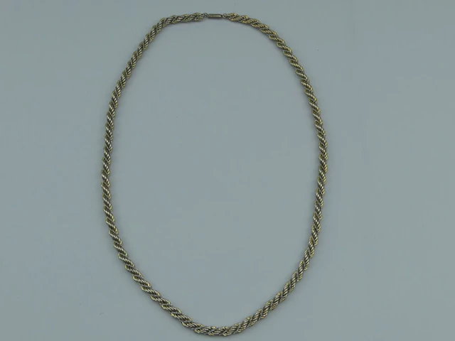 VOGUE BIJOUX. Long sautoir vintage à mailles torsadées, ferm - Lot 441