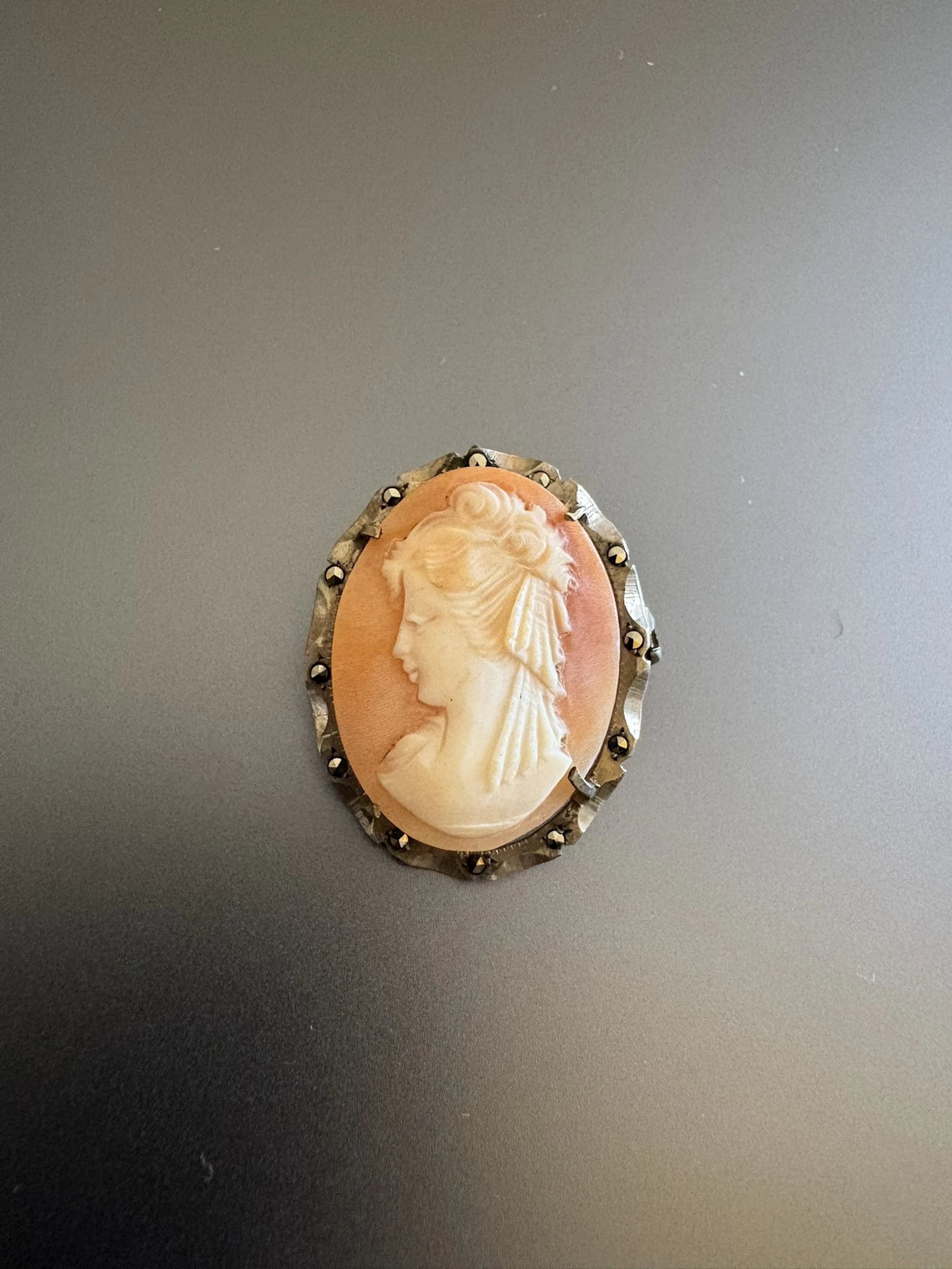 Broche pendentif en argent 800°/°° et camée coquille. Dimens - Lot 29