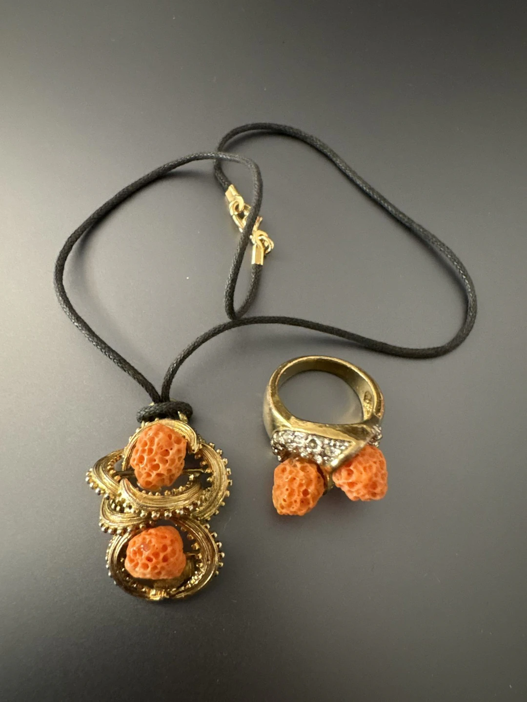 Mode Vintage. GROSSE. Parure en métal doré strass et perles - Lot 166