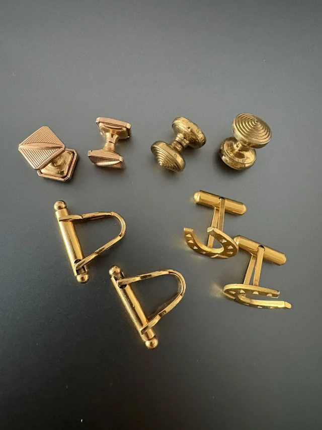 VINTAGE. 4 paires de boutons de manchette plaqué or métal do - Lot 158
