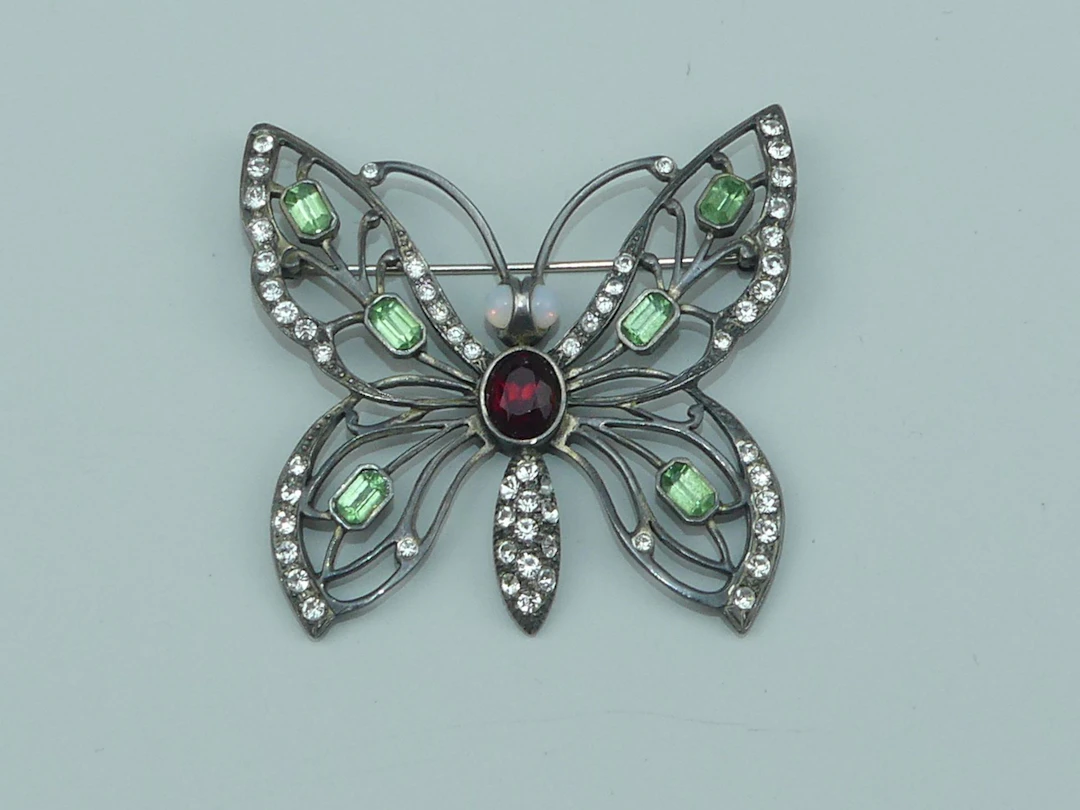 METROPOLITAN MUSEUM OF ART. Superbe broche papillon en argen - Lot 445