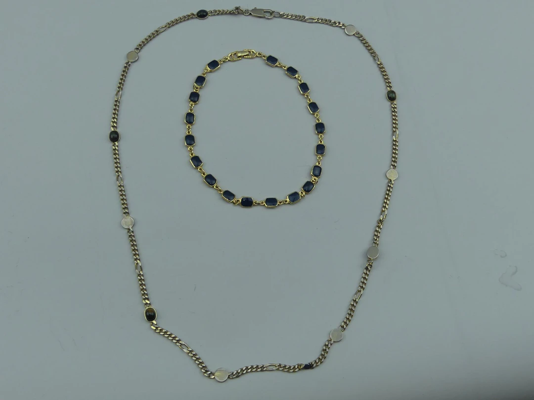 CASCIO Couture. Sautoir vintage en métal doré ponctué de cab - Lot 360