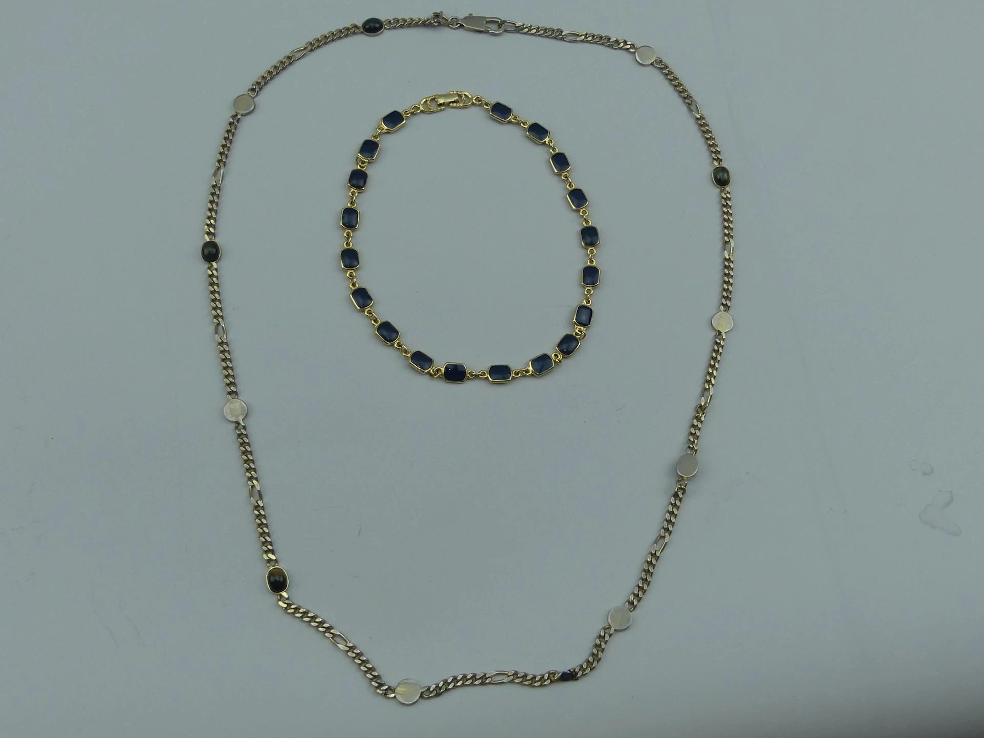 CASCIO Couture. Sautoir vintage en métal doré ponctué de cab - Lot 360