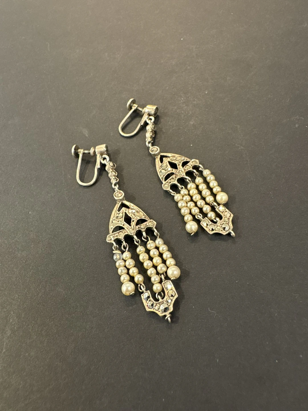 Ancienne paire de pendants d'oreilles pour oreilles non perc - Lot 220