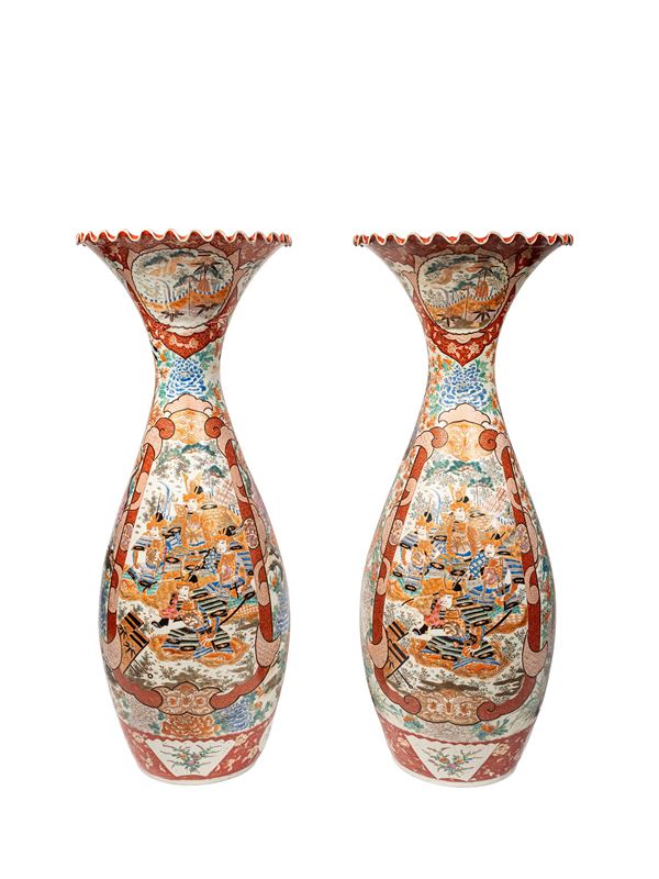 PAIR OF FLARED KUTANI PORCELAIN VASES, Japan, Meiji period (1868-1912)