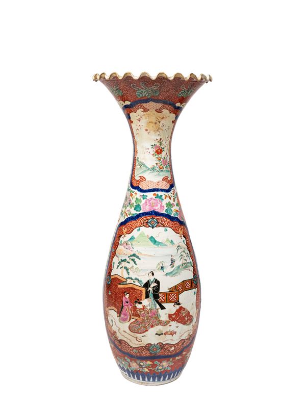A LARGE KUTANI TRUMPET-SHAPED PORCELAIN VASE, Japan, Meiji period (1868-1912)
