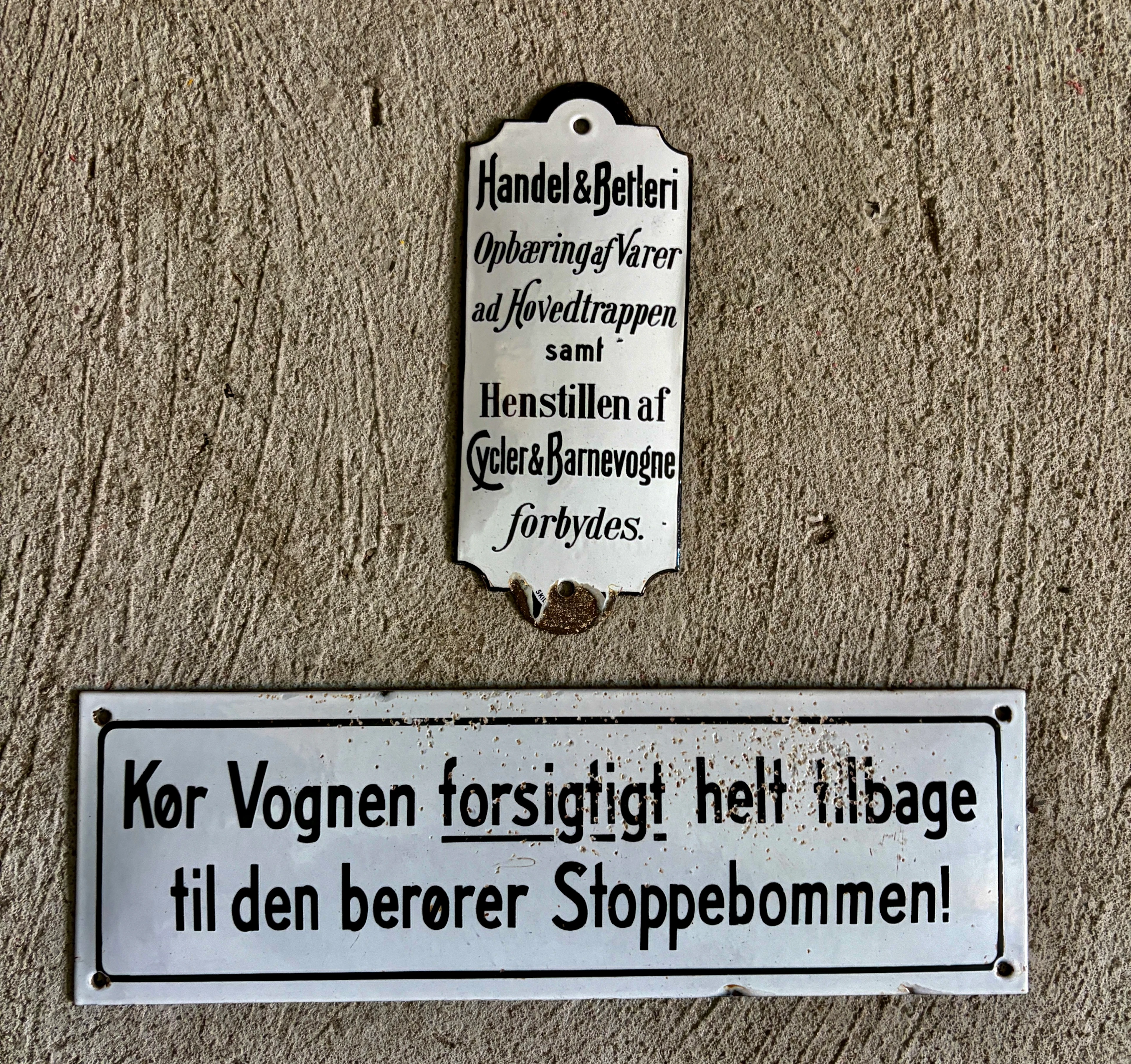 Handel og Betleri samt Kør vognen forsigtigt helt tilbage (2 stk.)