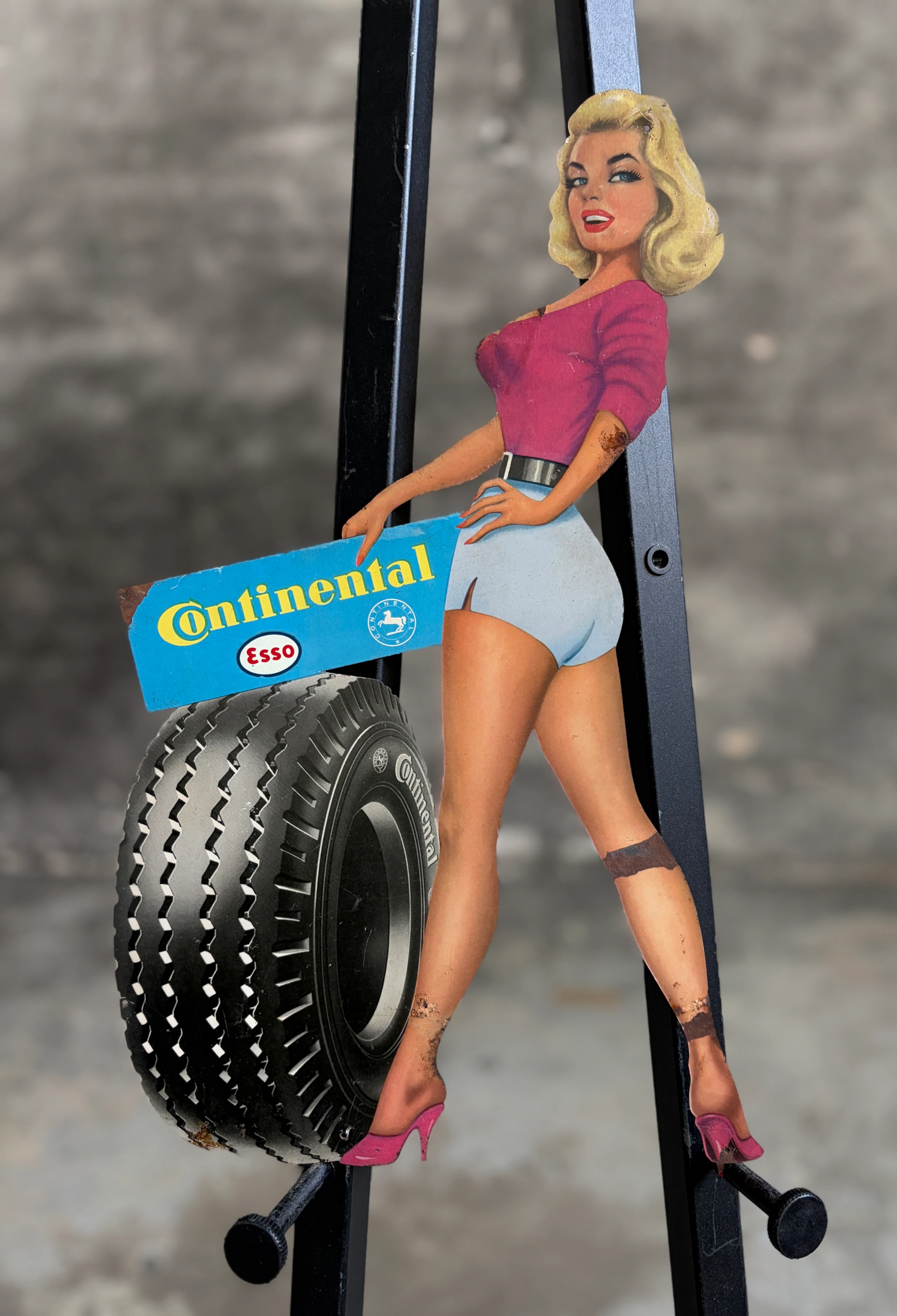 Continental Pin Up