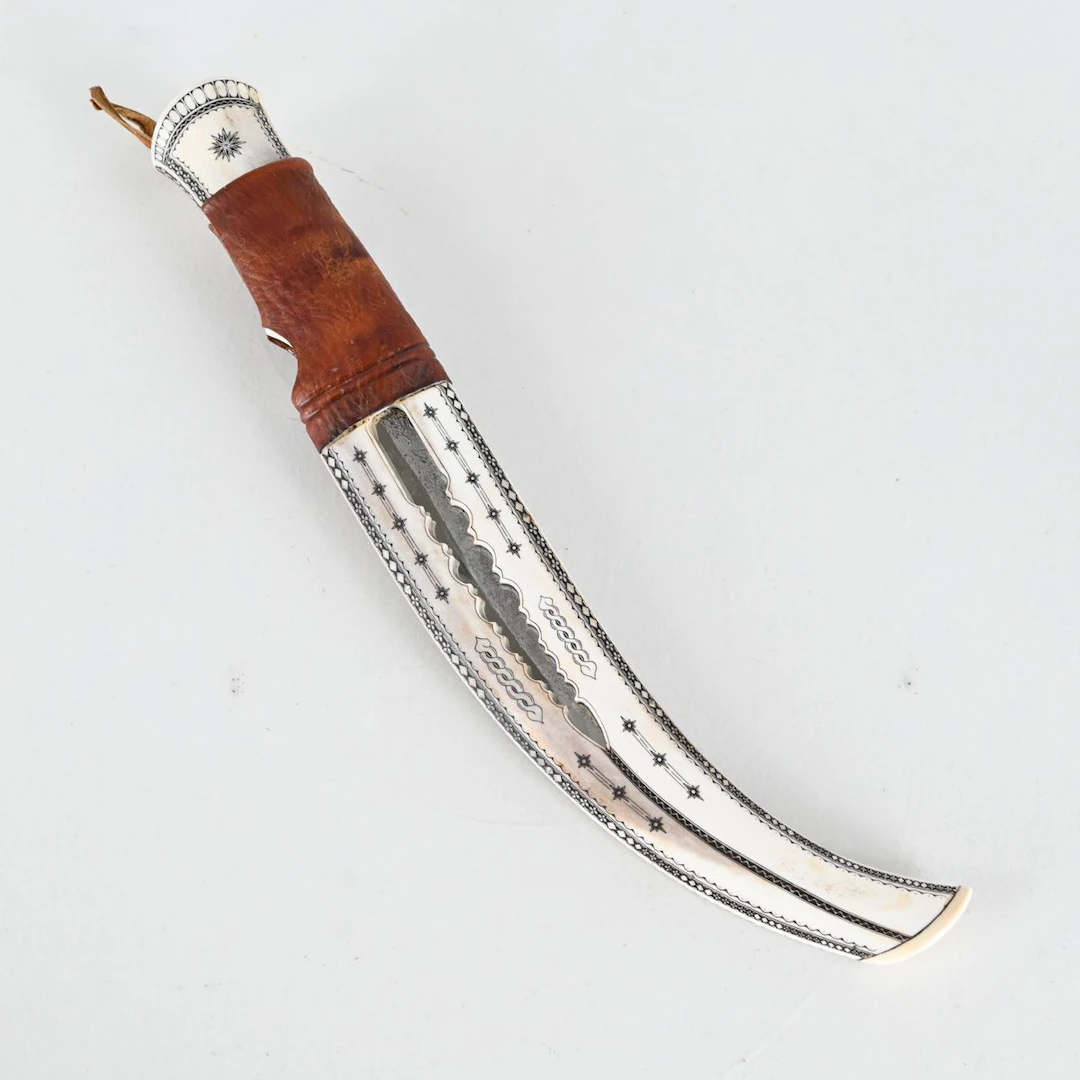Bo Renman, huggare, halvhorn, blad med filework