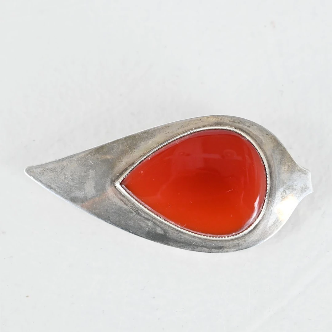 Brosch med rödbrun sten, Silver, MIC Stockholm 1956