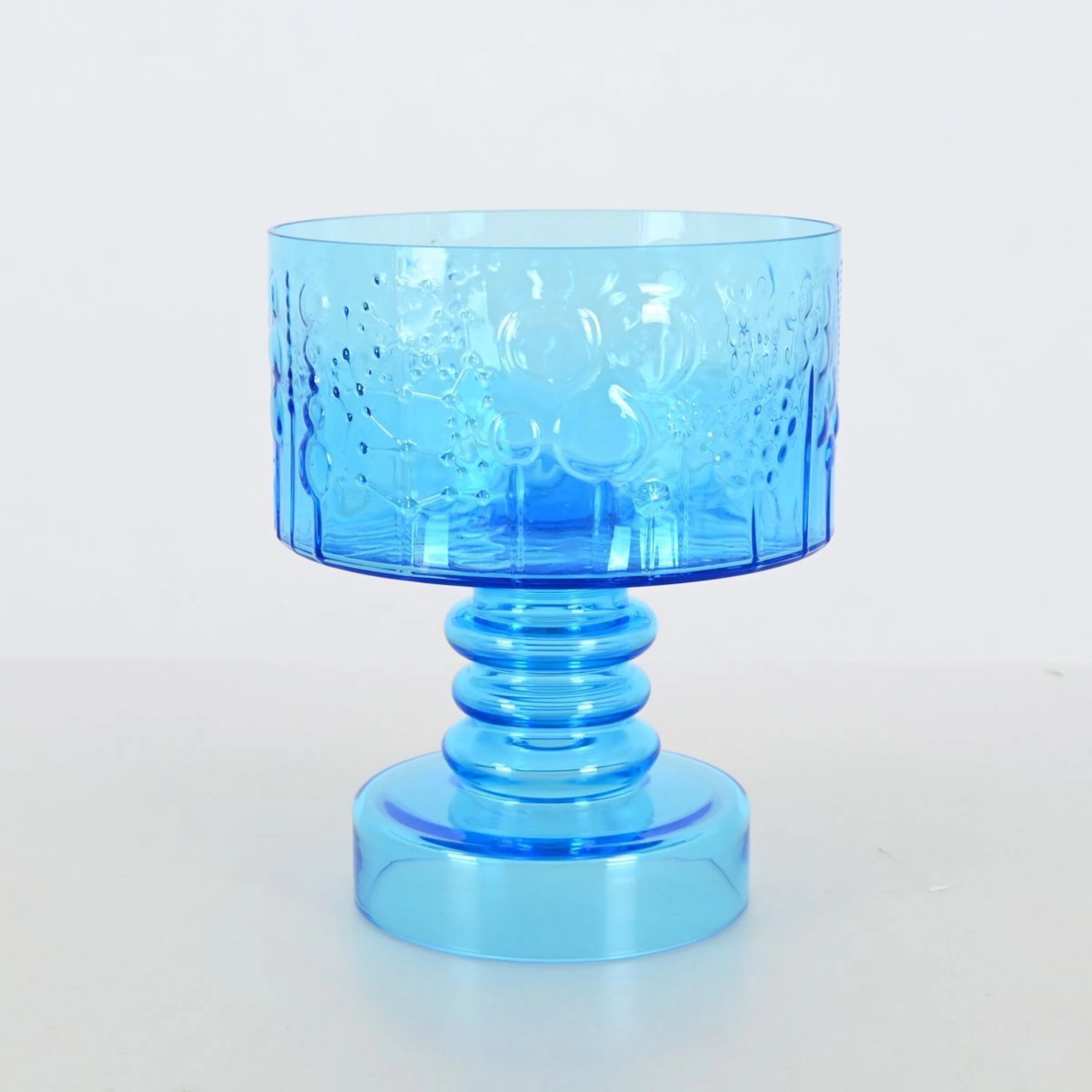 Oiva Toikka, Skål på fot "Flora", blått glas, Nuutajärvi