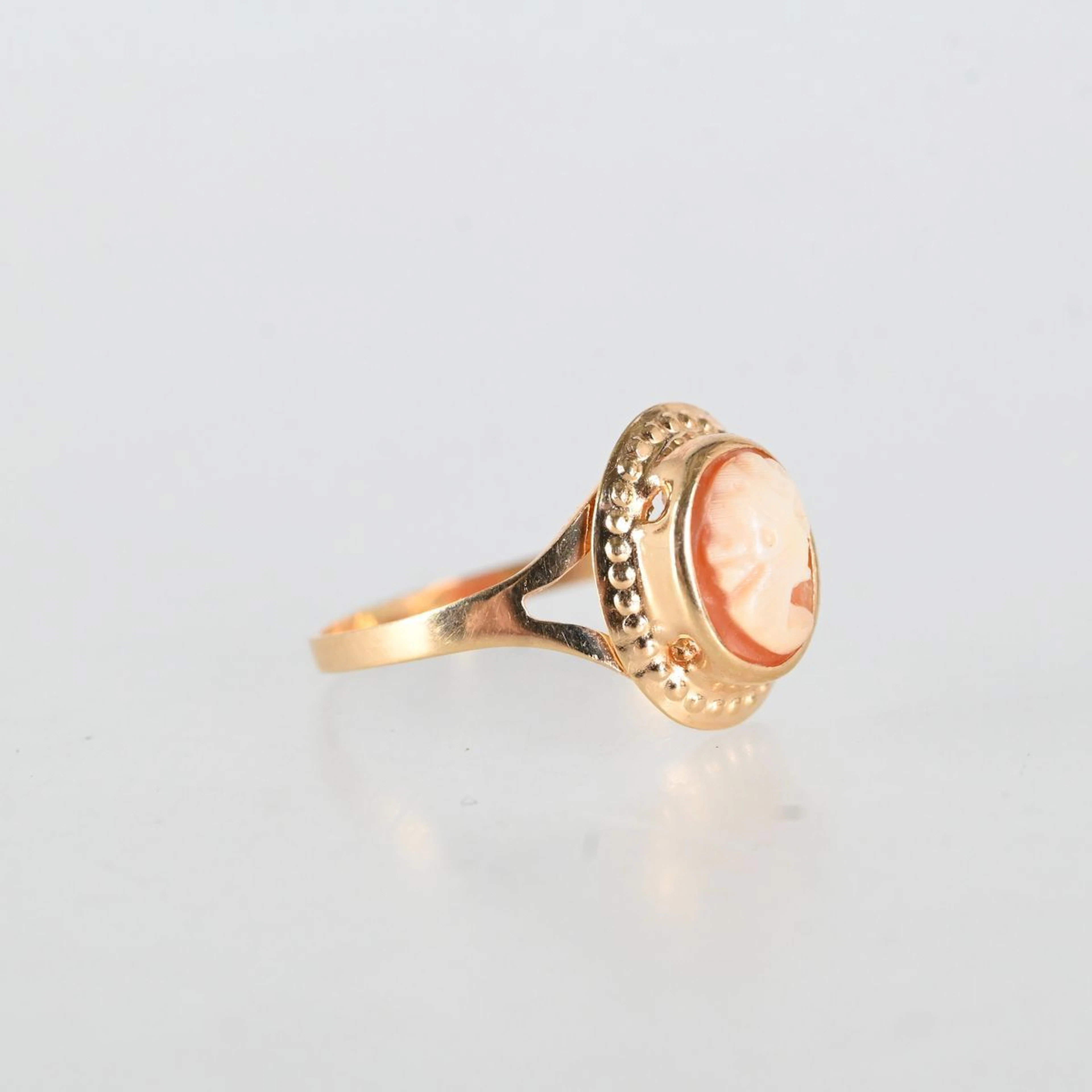 Ring med came, 18K Guld, snäckskal