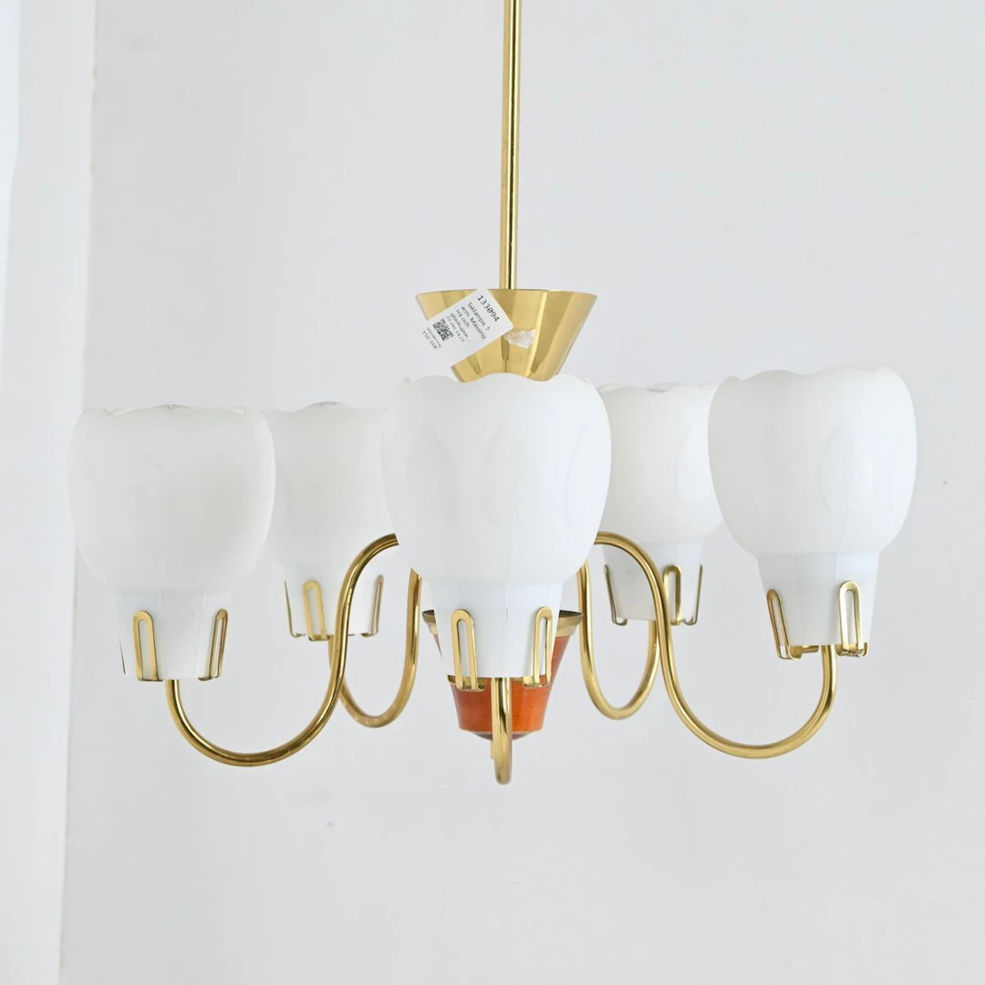 Taklampa, 5 arm, Mässing, trä och glaskupor, 1940-50 tal
