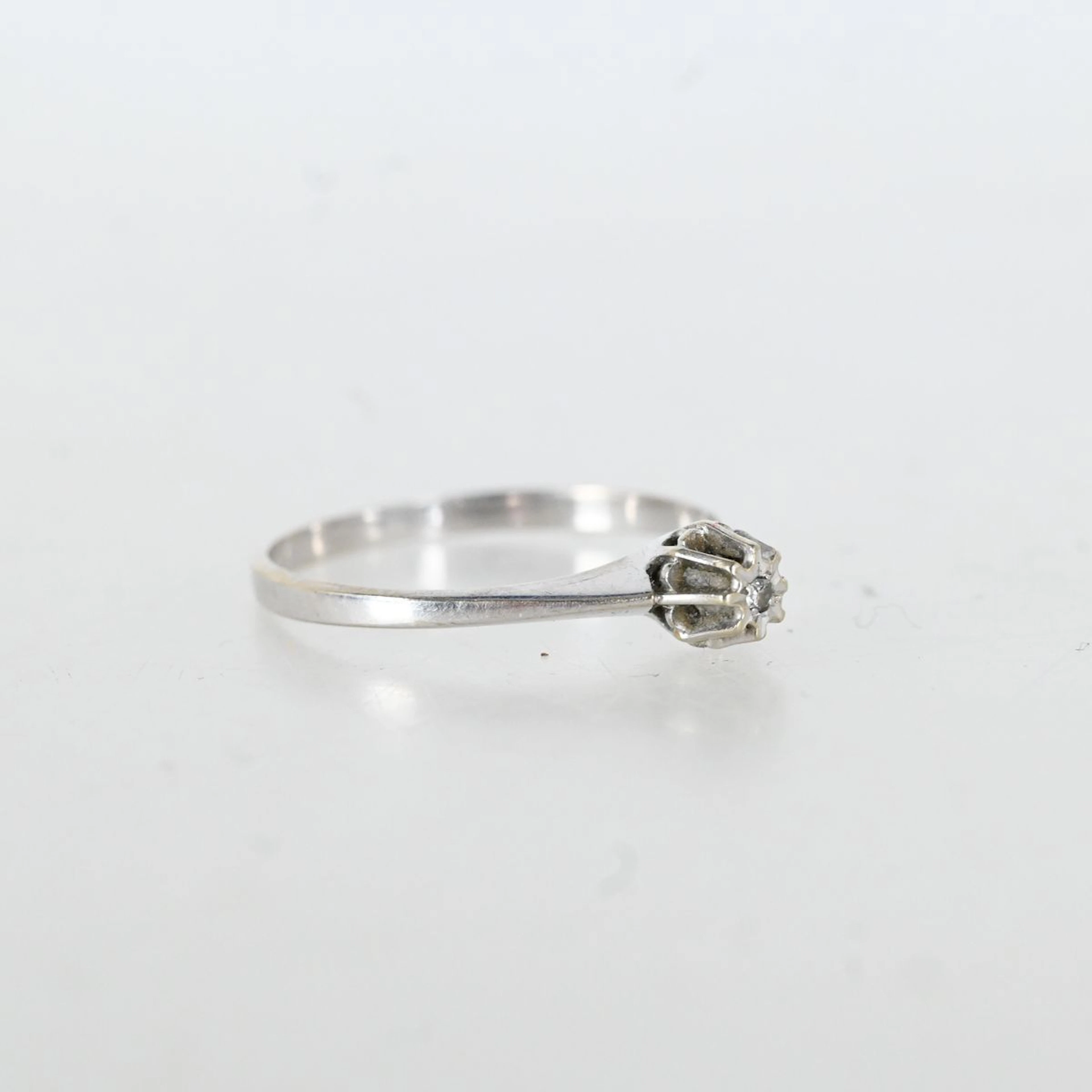 Diamantring, Vitt guld 18K, 1 sten 0,10 CT