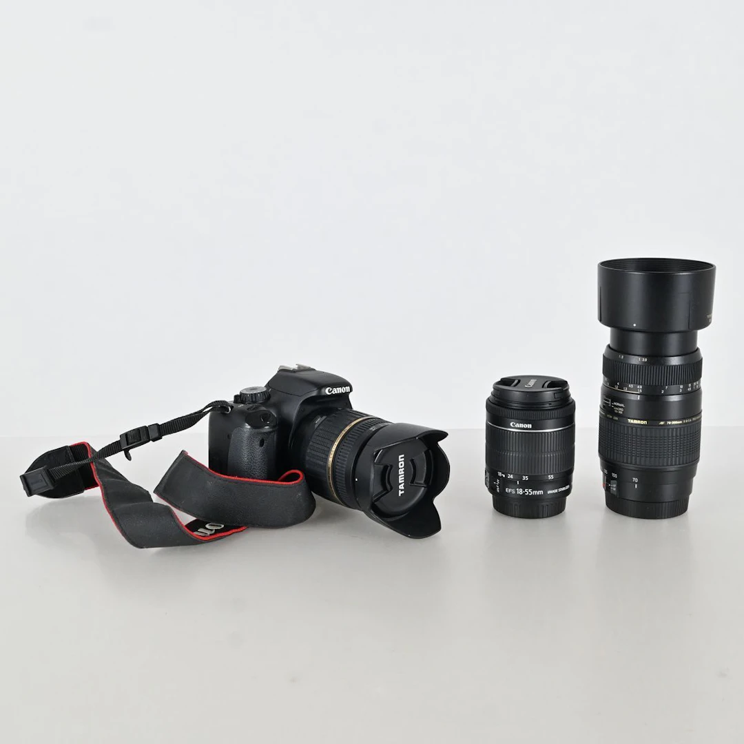 Digital systemkamera Canon EOS 550 D med 2 extra objektiv, tillbehör och väska
